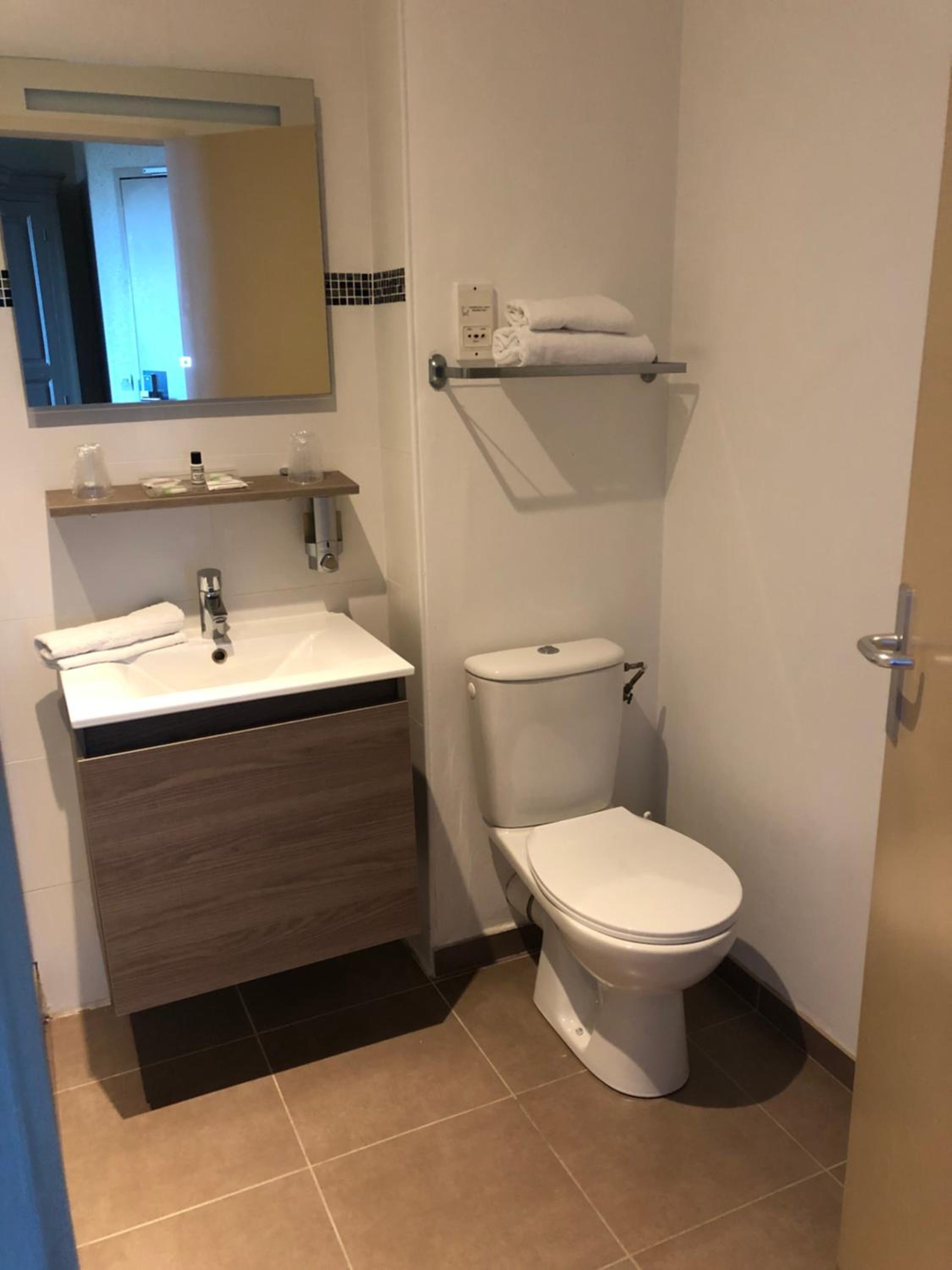Standard Double Room - Photo 6