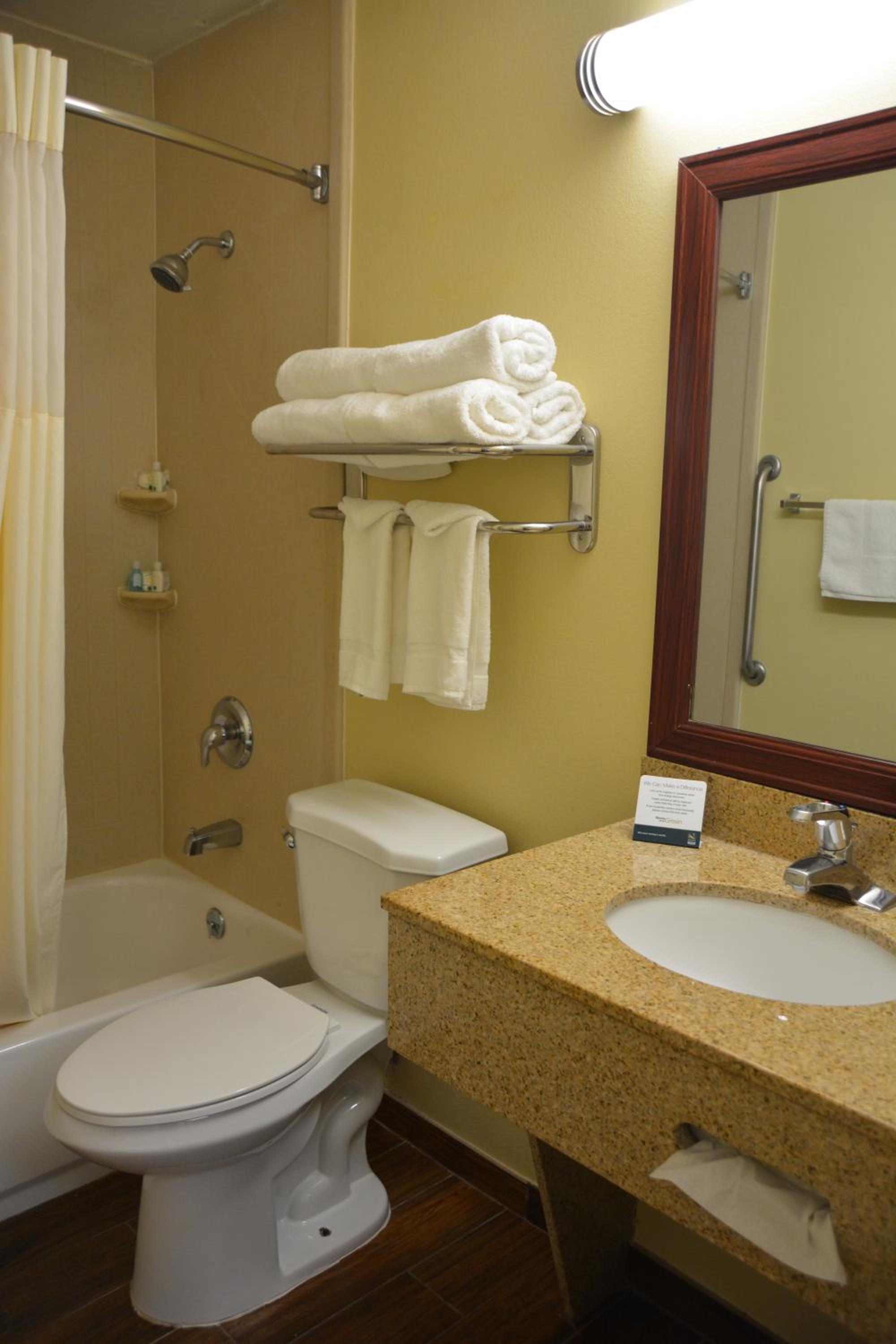Queen Suite - Non-Smoking - Photo 4