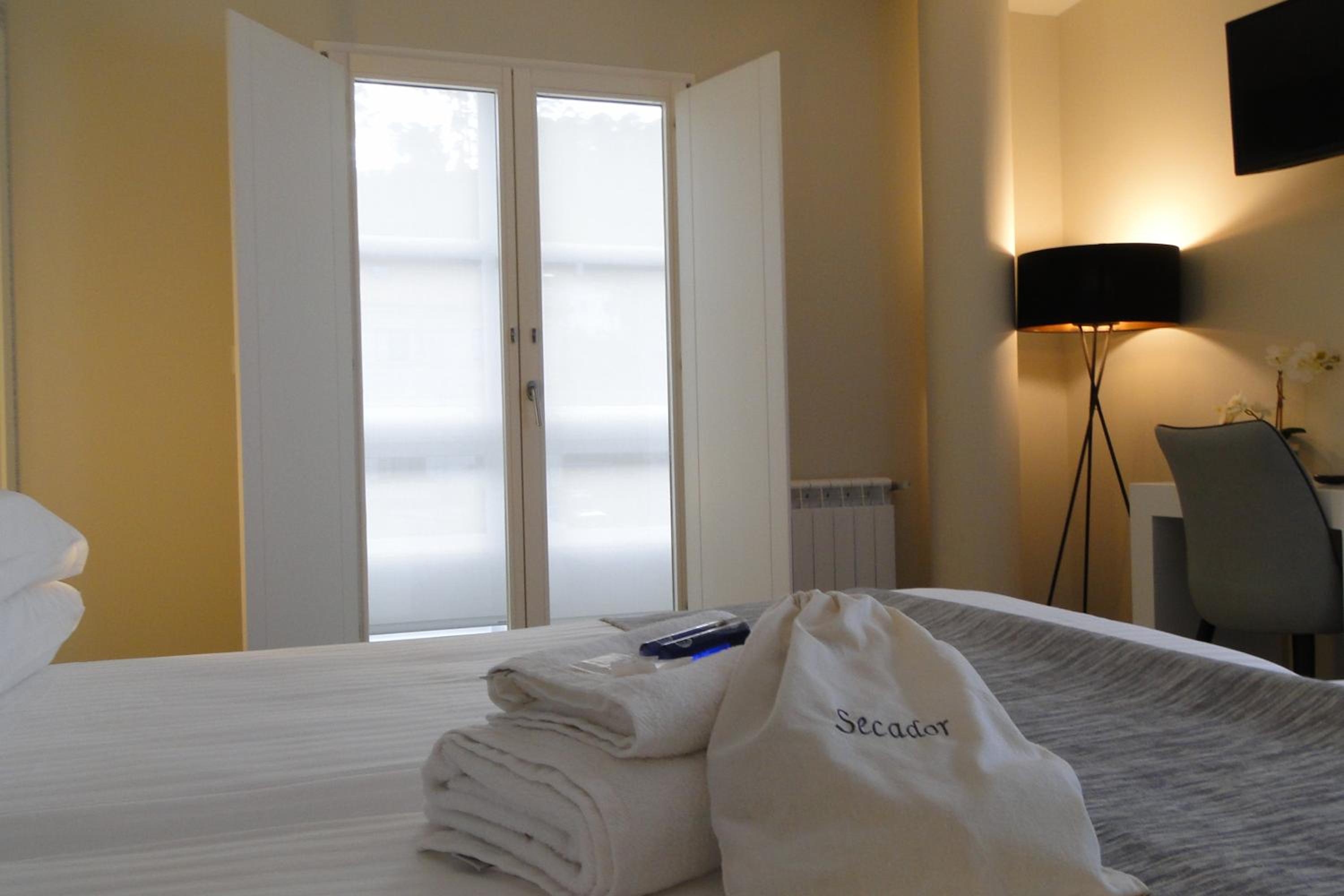 Twin Room - Photo 6