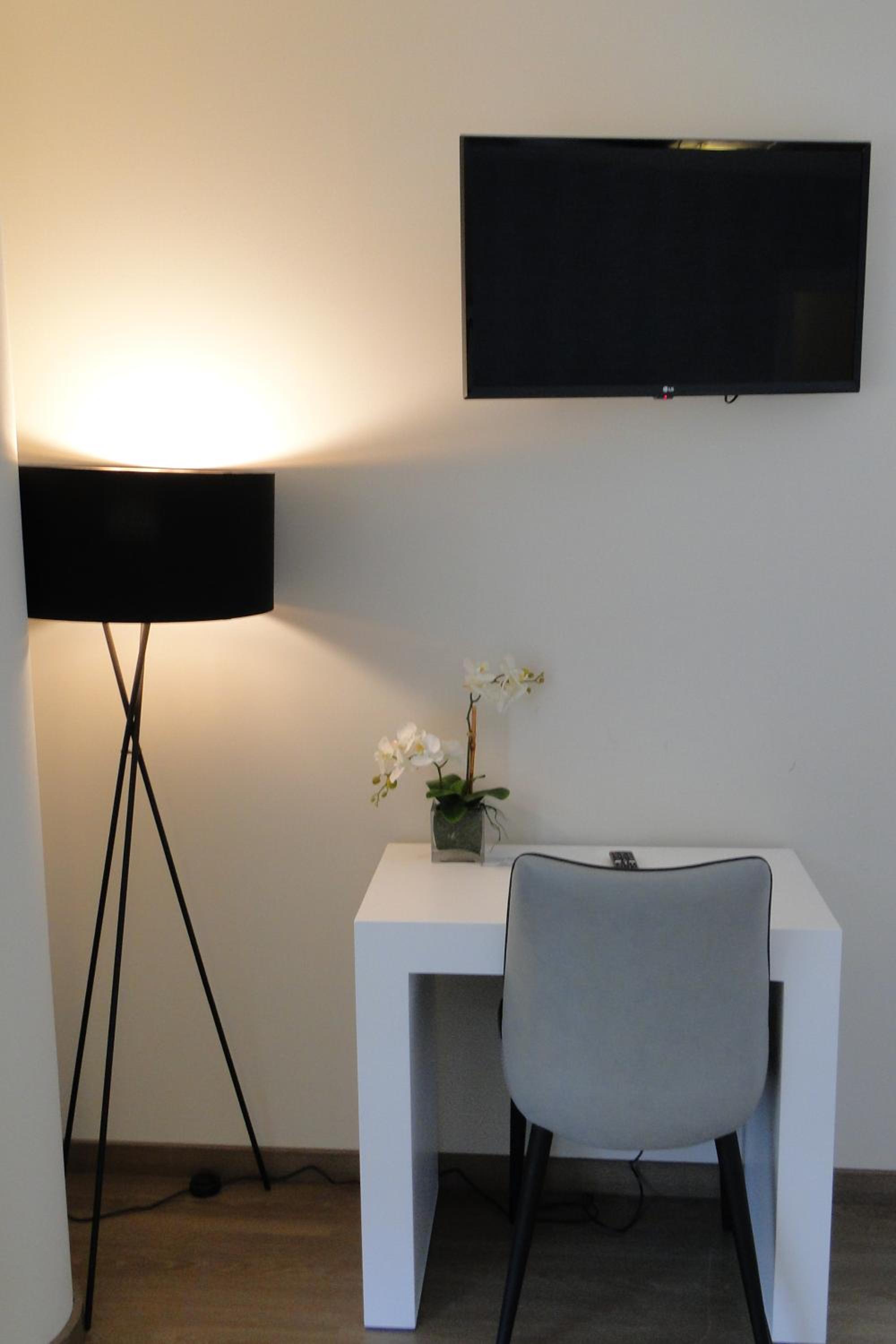 Twin Room - Photo 7