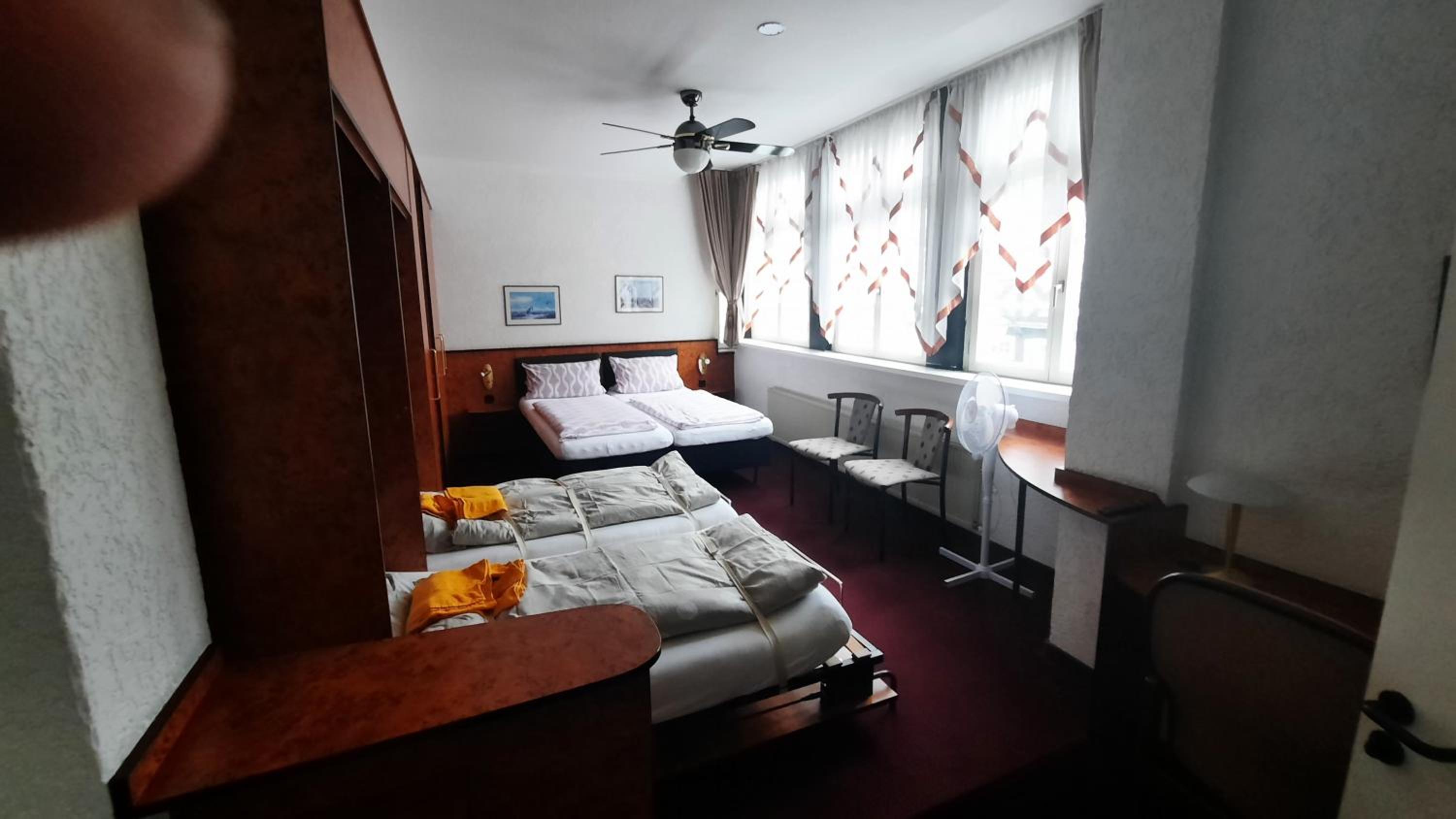 Quadruple Room with Private Bathroom - Photo 2