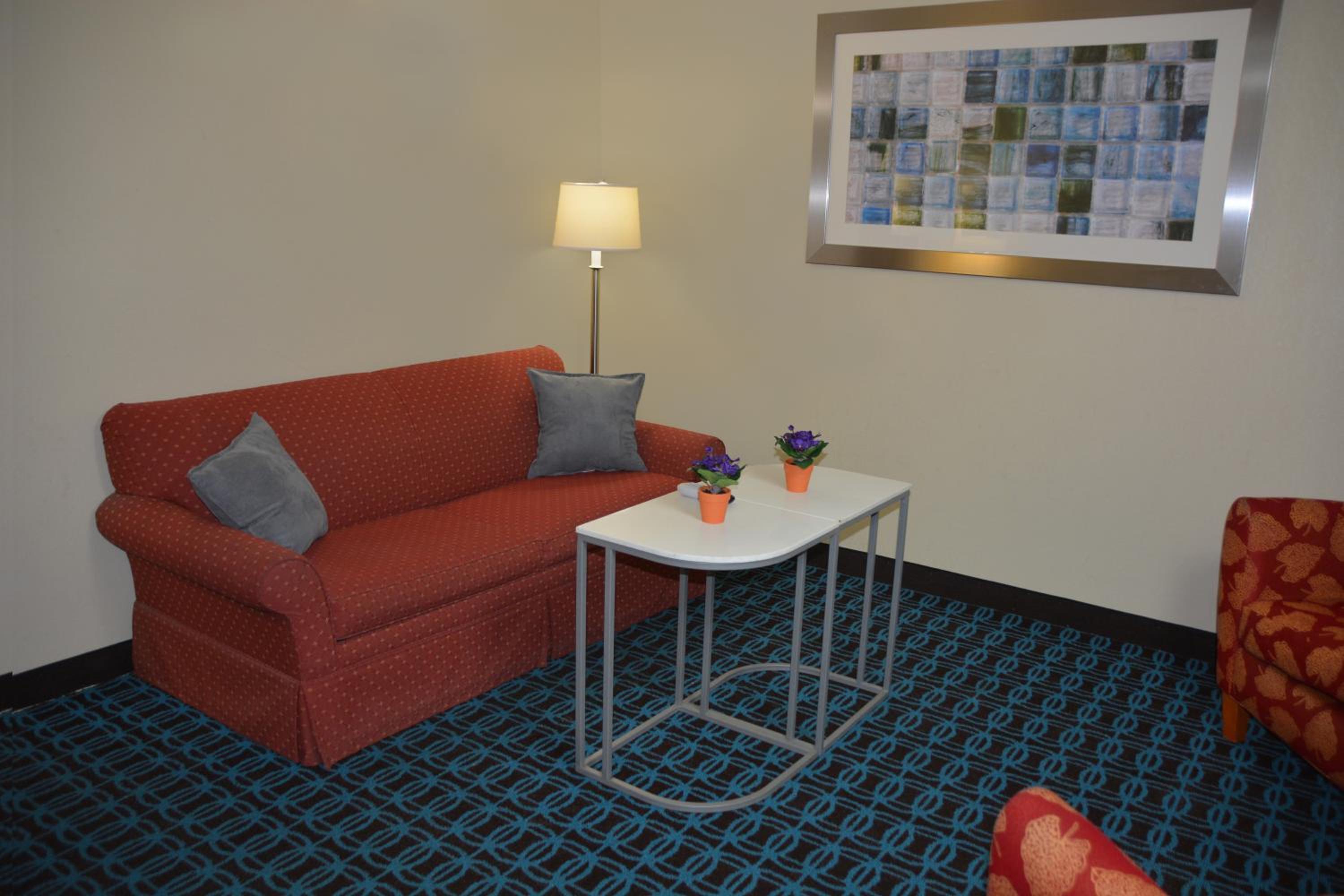 Queen Suite - Non-Smoking - Photo 8