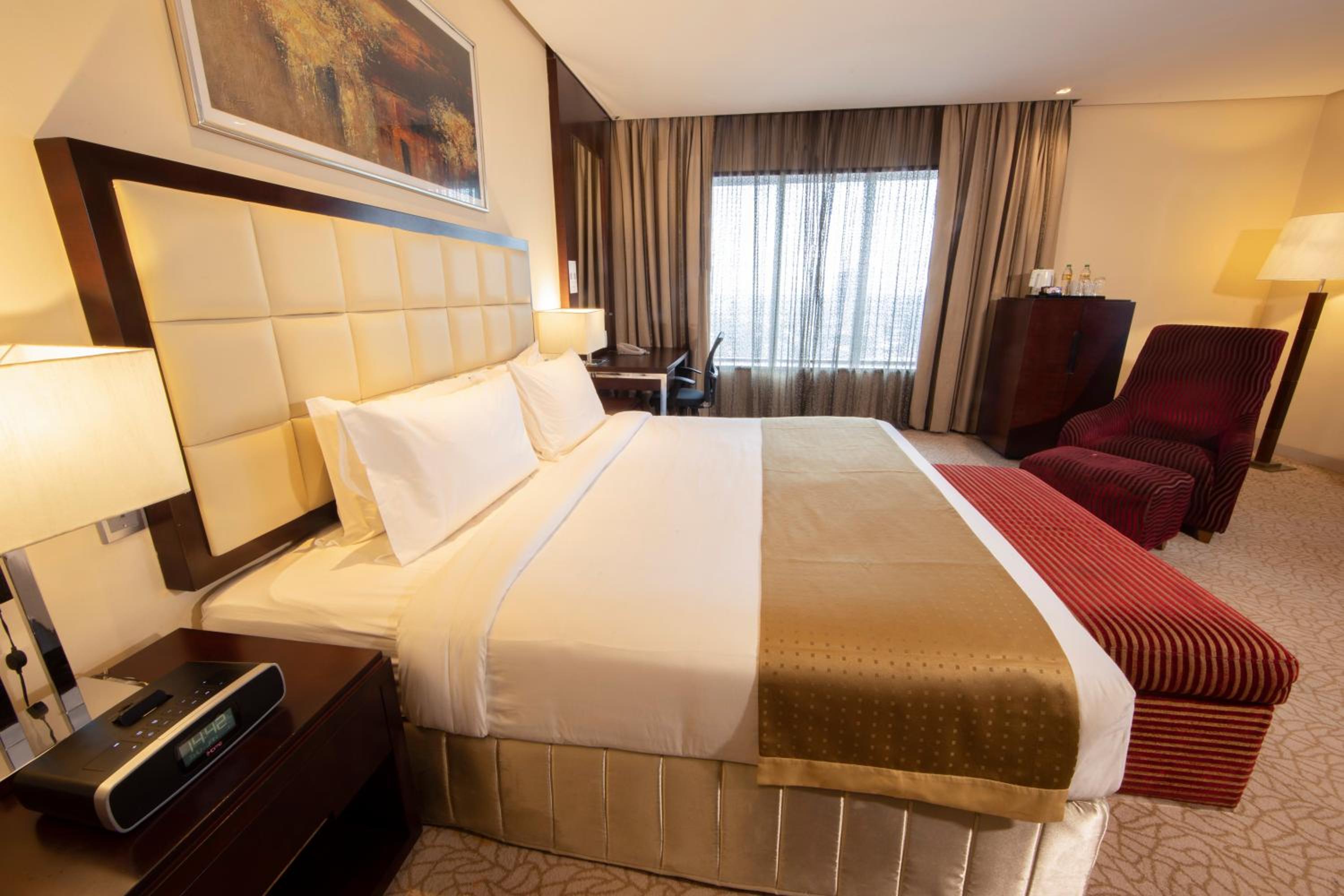 Premium King Room - Photo 5