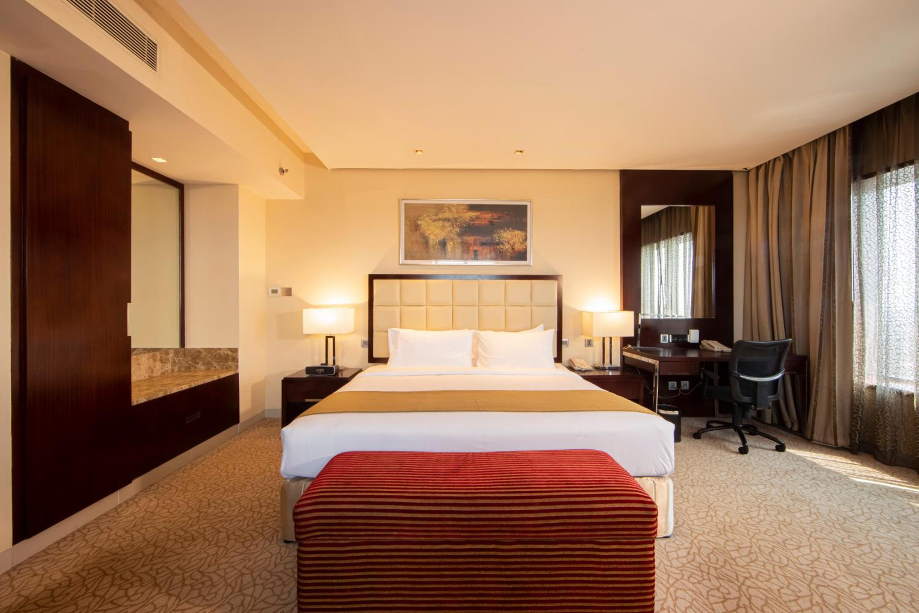 Premium King Room - Photo 3