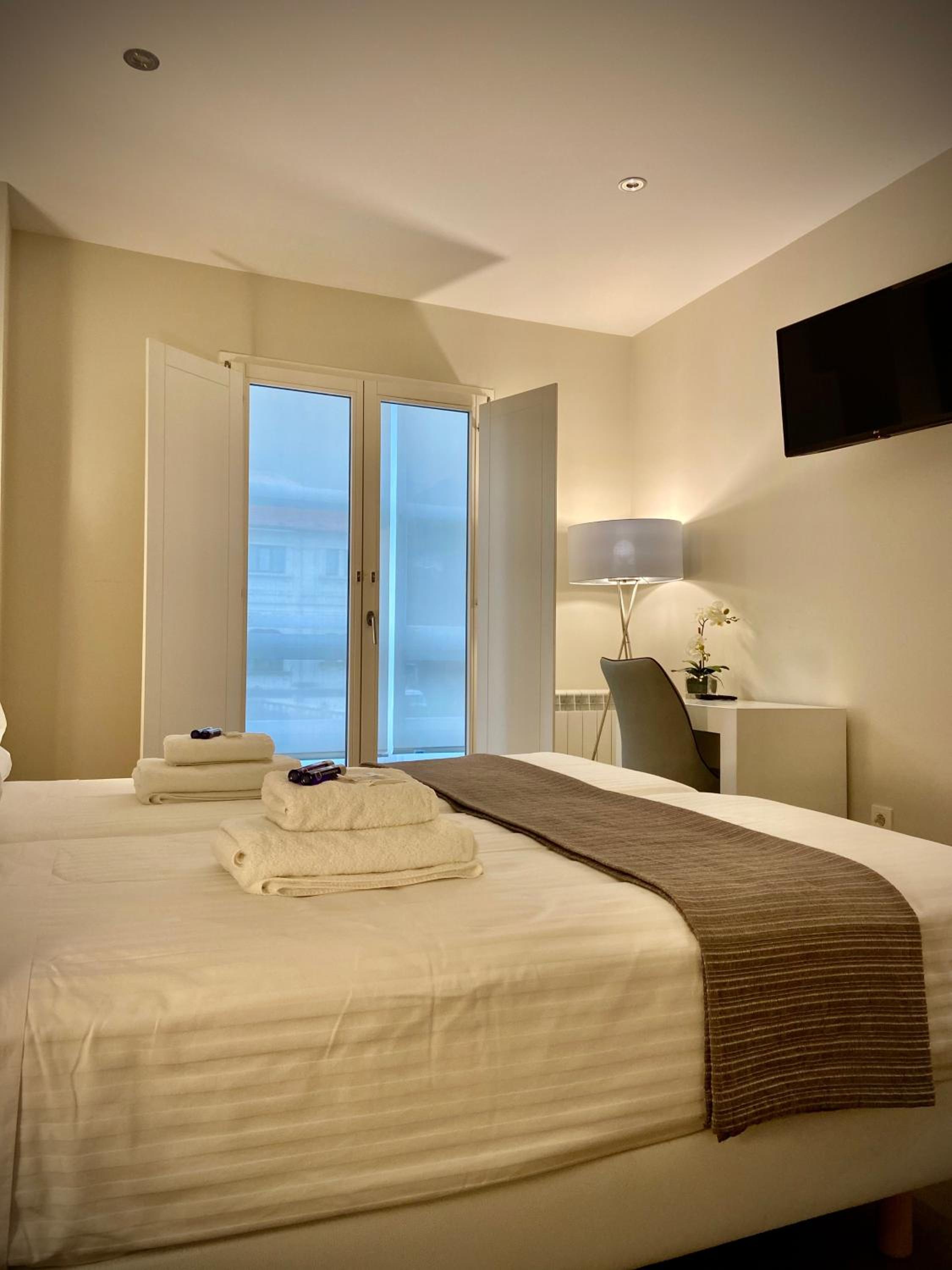 Twin Room - Photo 2