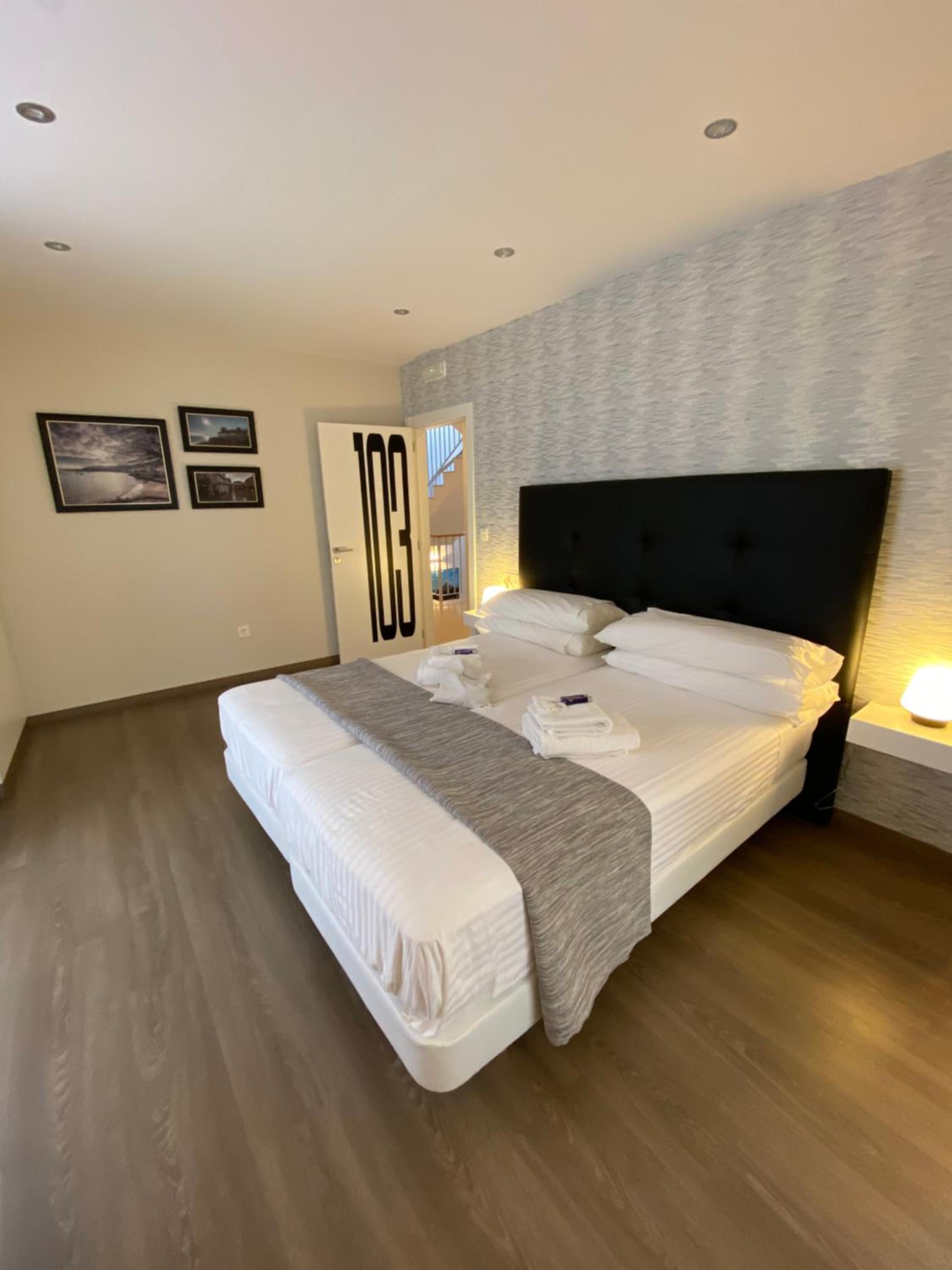 Twin Room - Photo 3