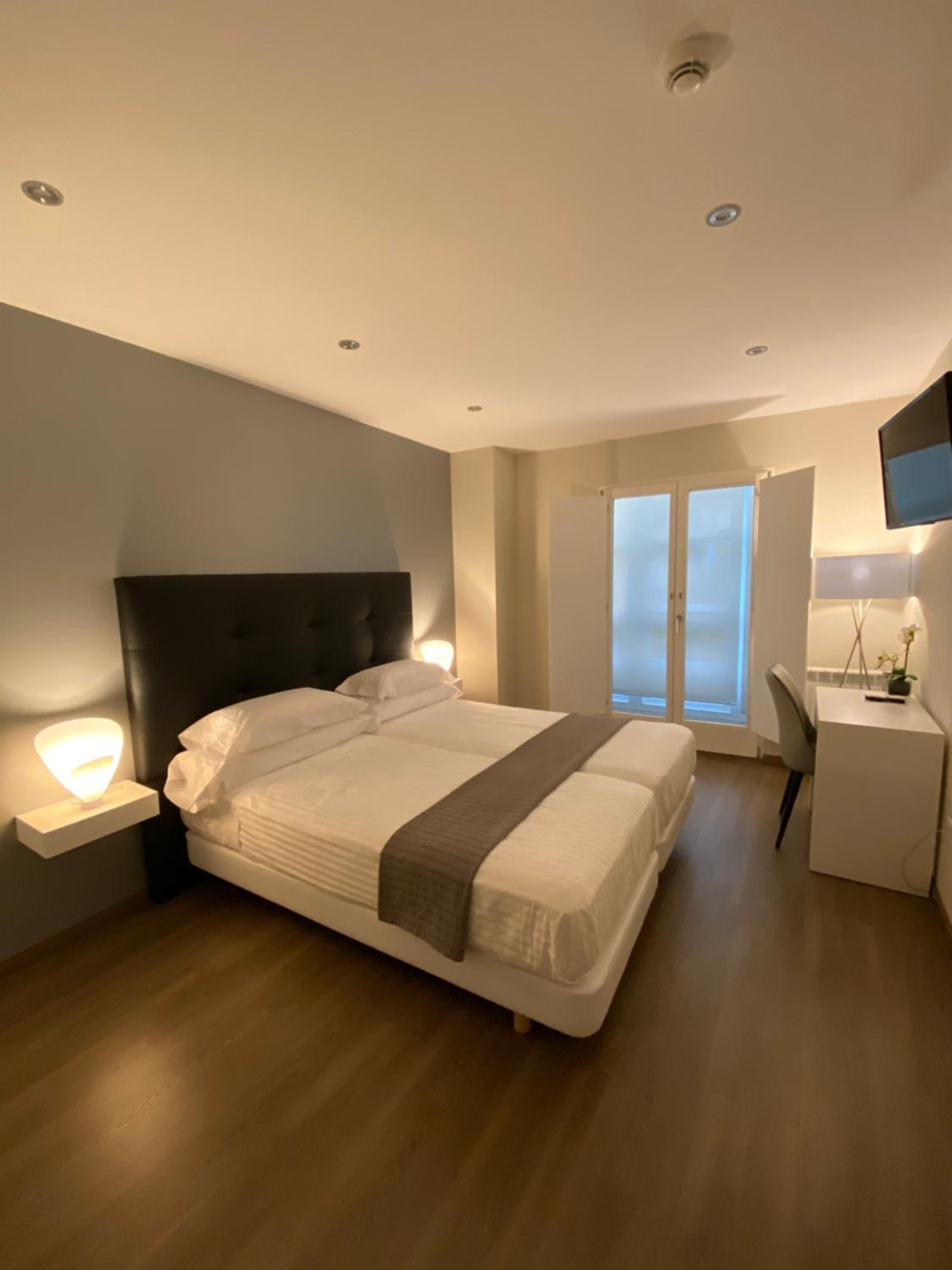Deluxe Twin Room - Photo 1