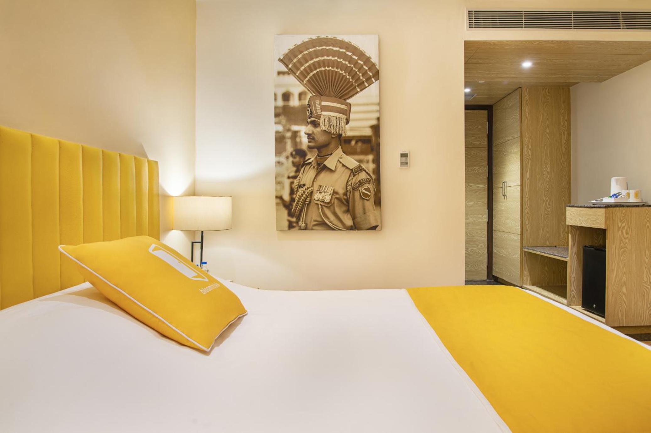 Deluxe King Room - Photo 4