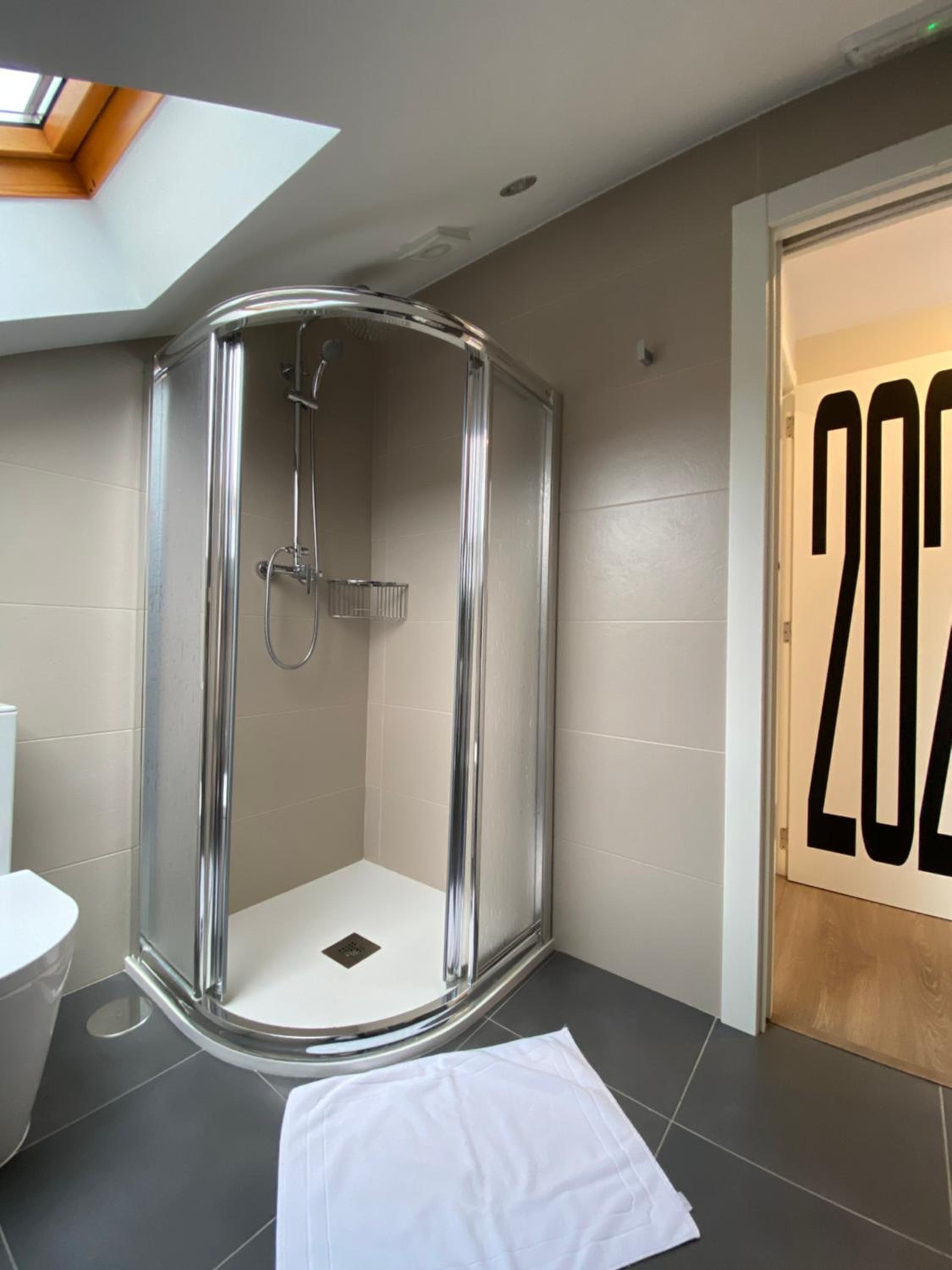 Double Room - Photo 8