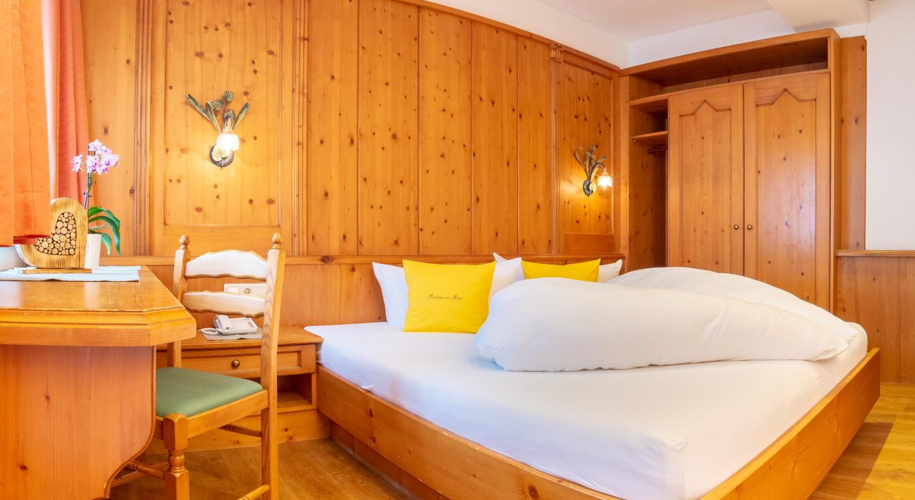 Small Double Room with Balcony photo 3