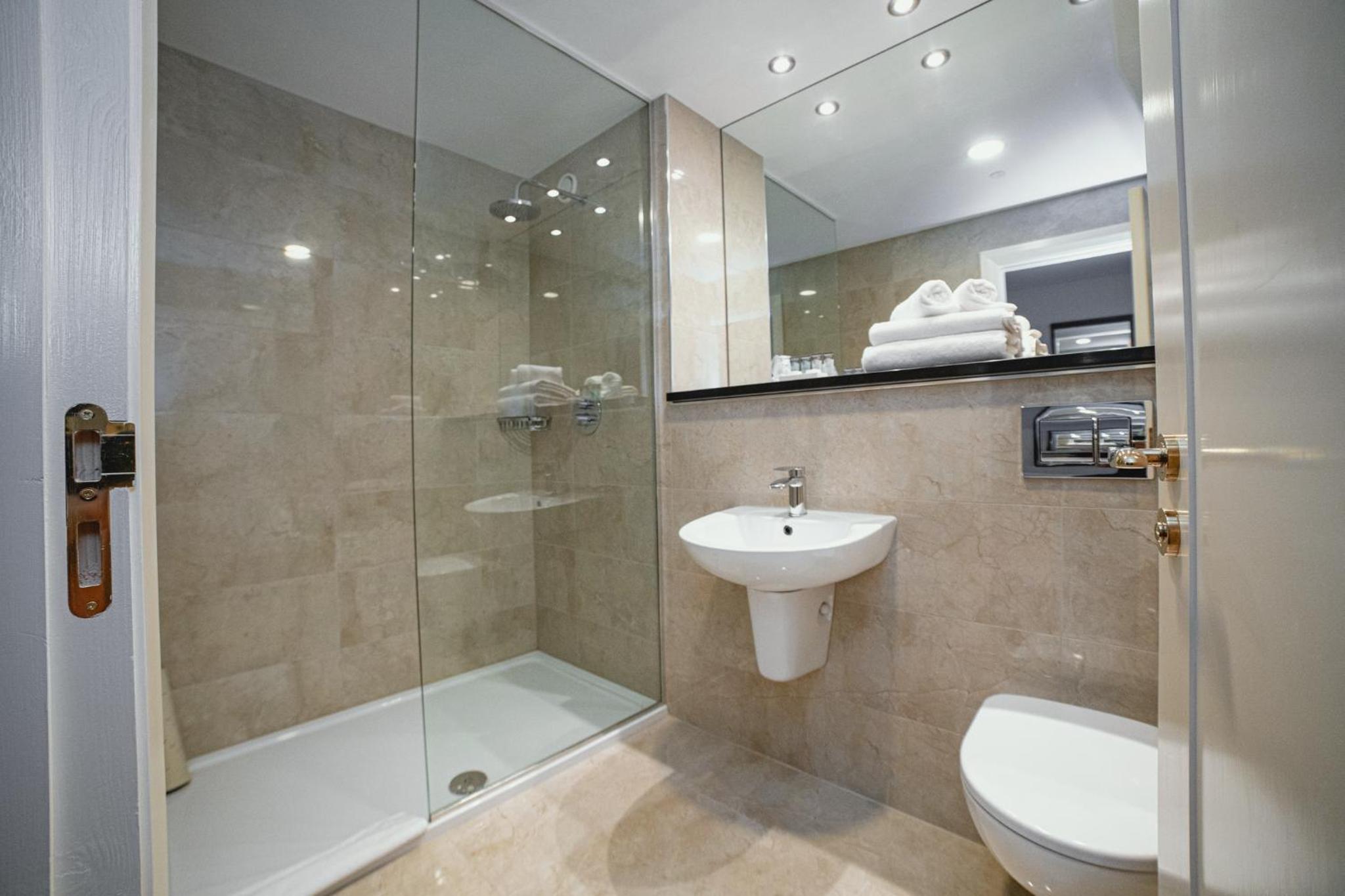Deluxe Double Room - Photo 8