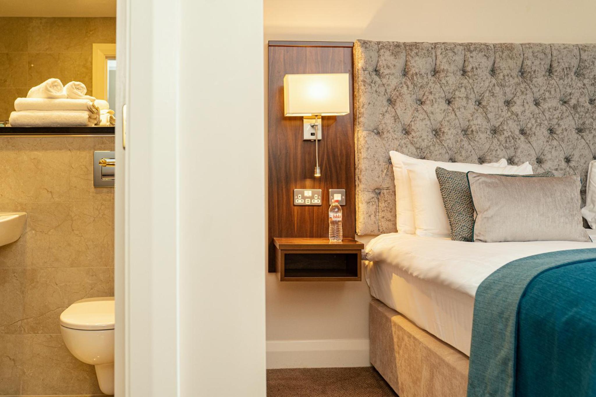 Deluxe Double Room - Photo 14