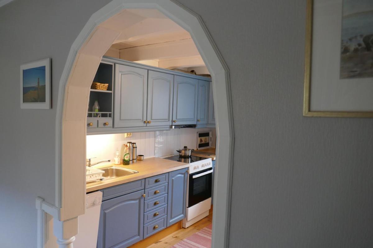 Three-Bedroom House - Photo 2