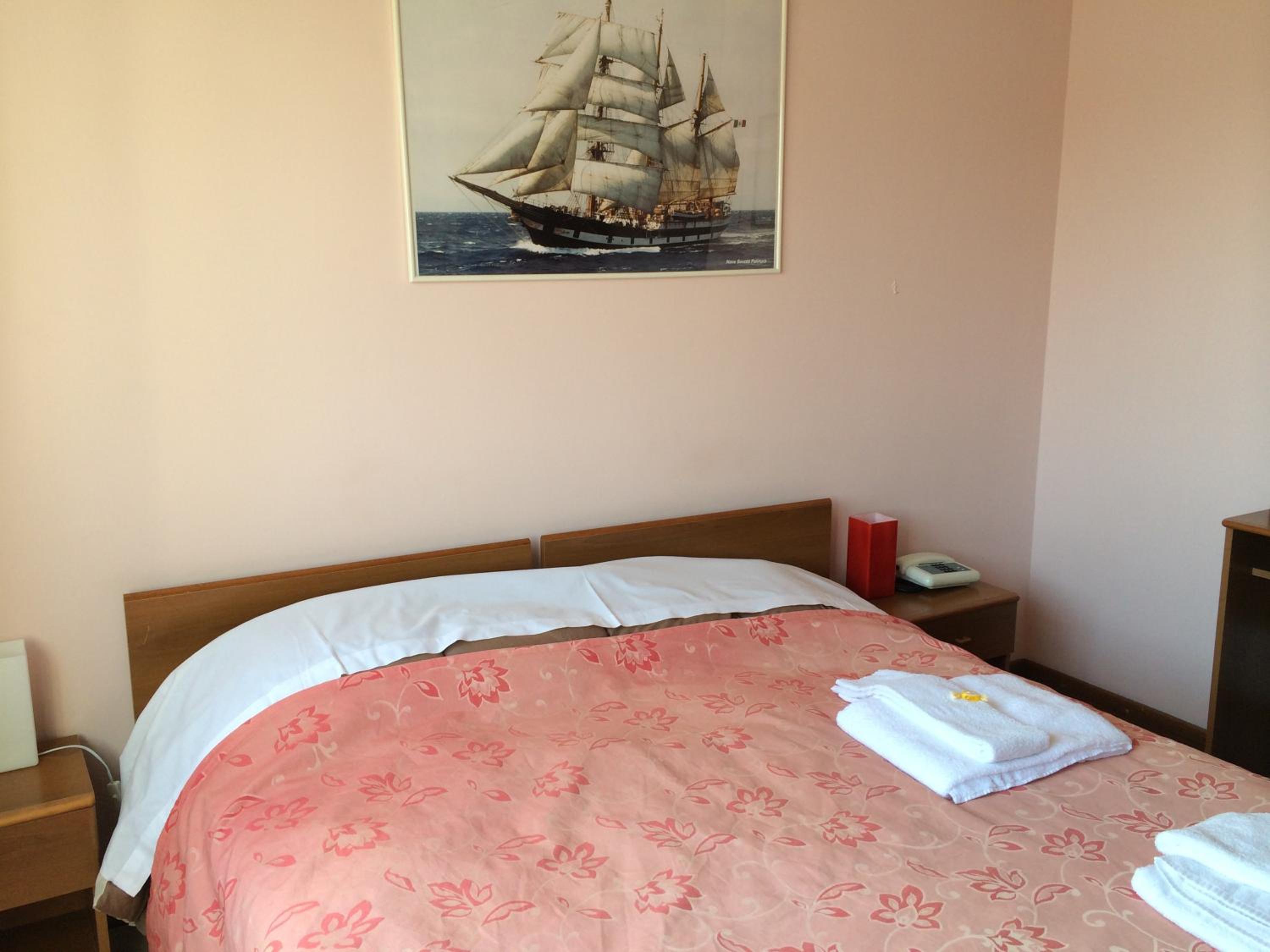Double or Twin Room - Photo 7