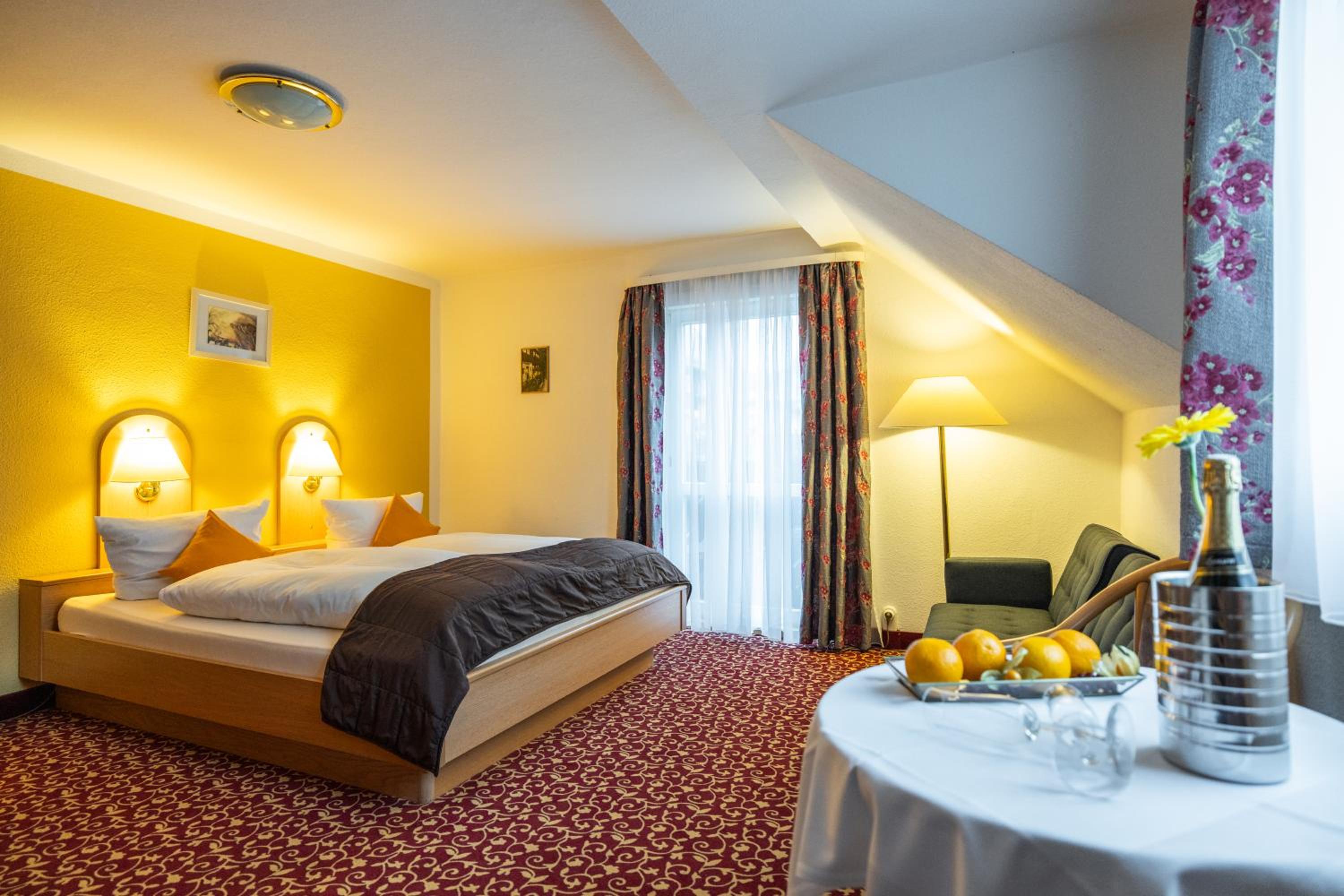 Double Room with Balcony (2 Adults + 1 Child) photo 3