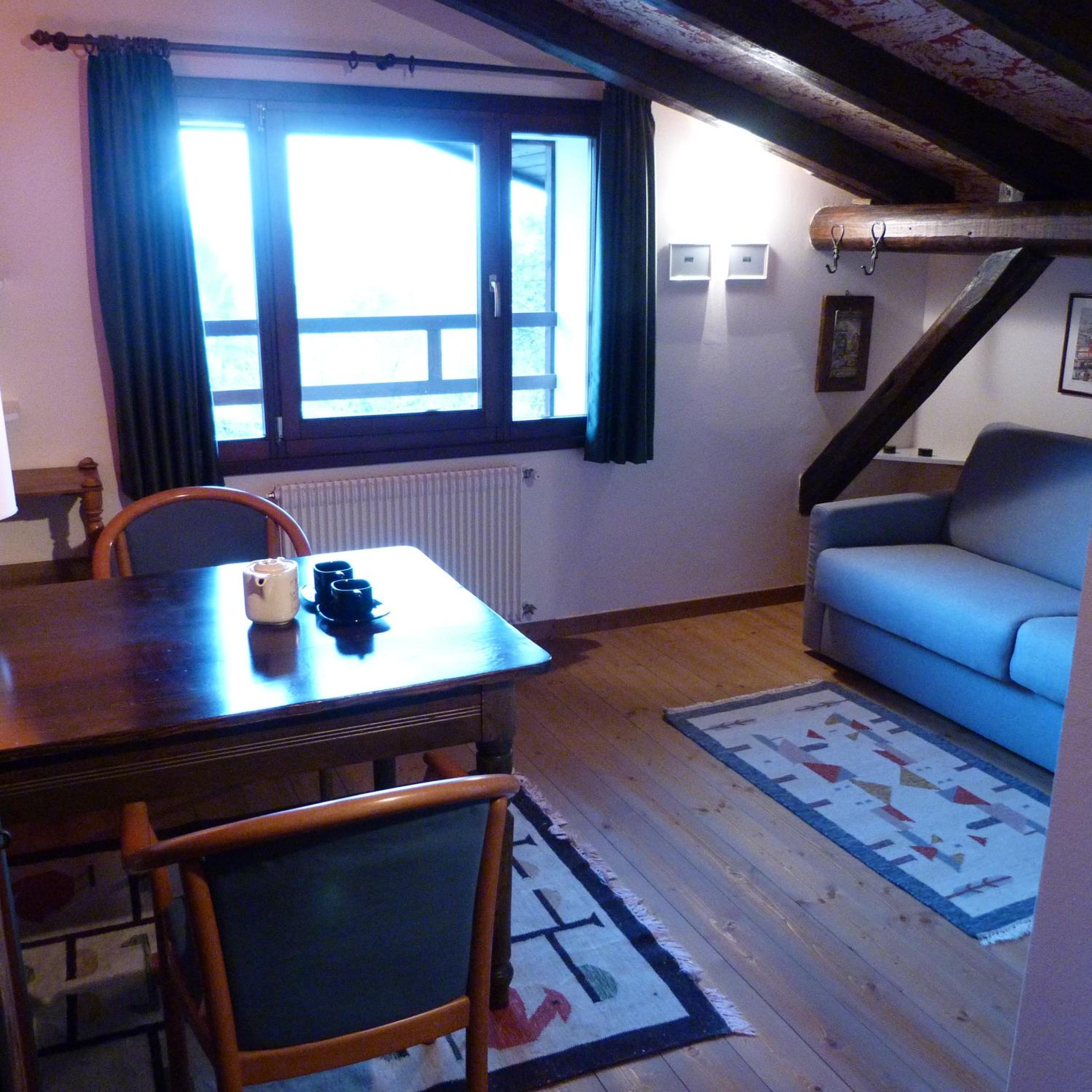 One-Bedroom Apartment photo 1