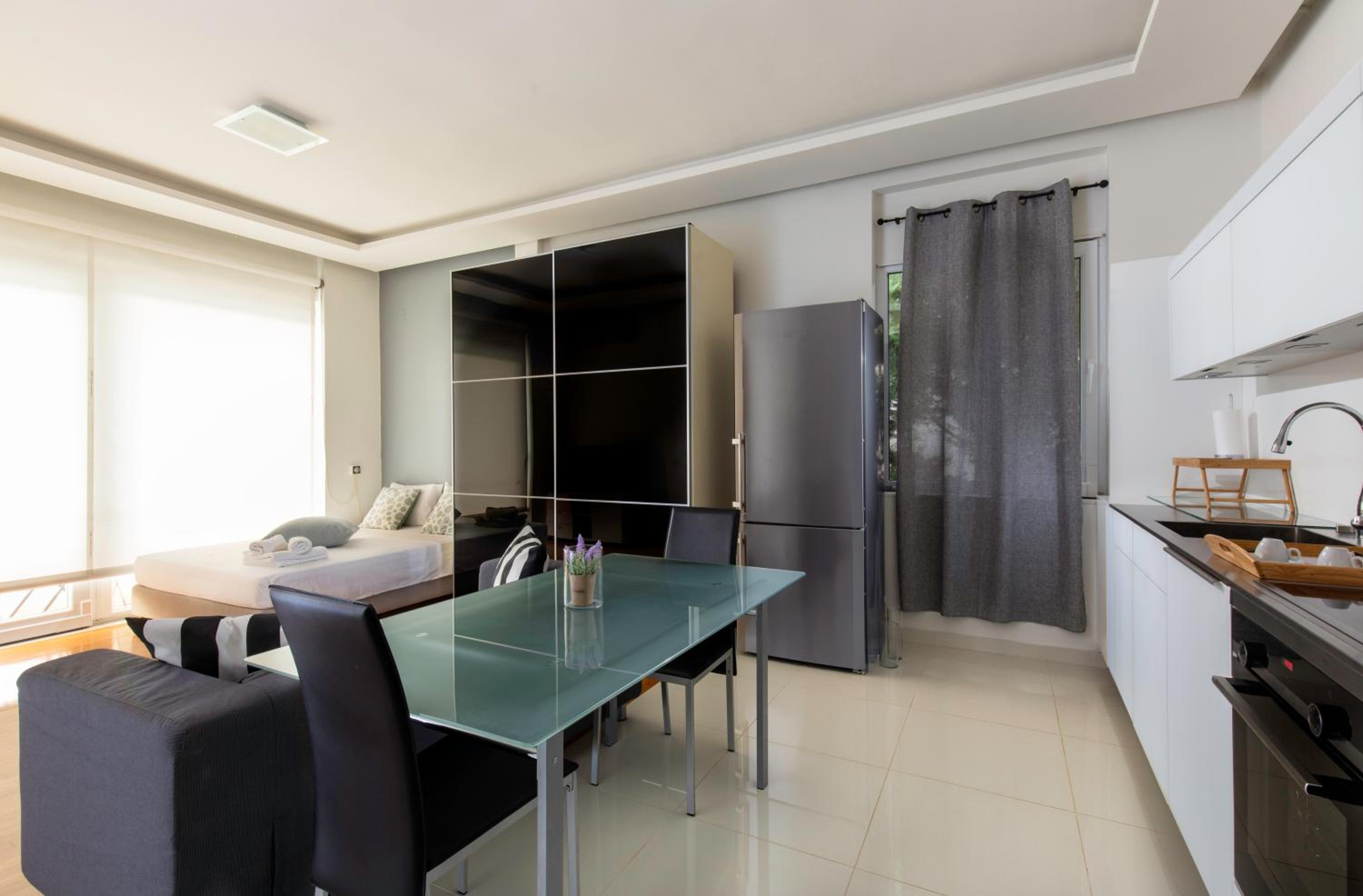 Apartment with Pool View  photo 2