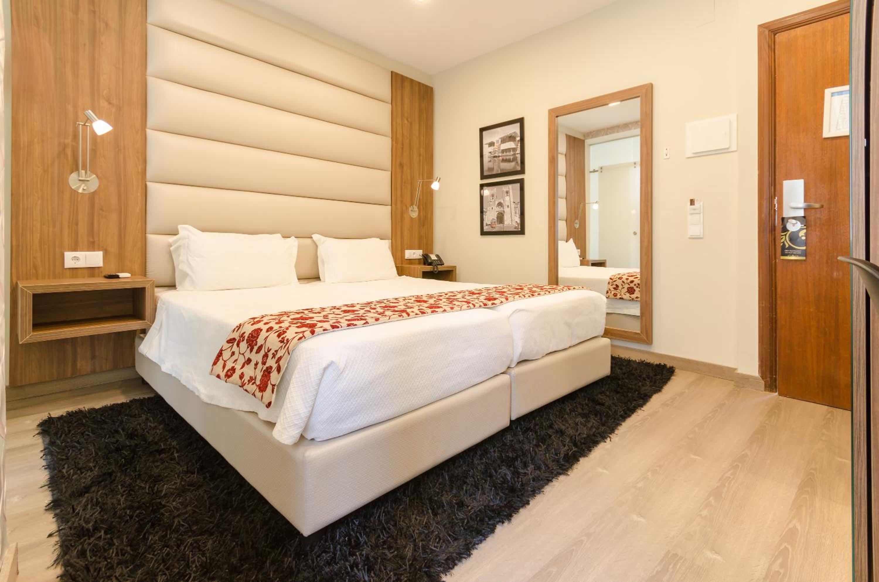 Standard Double or Twin Room - Photo 4