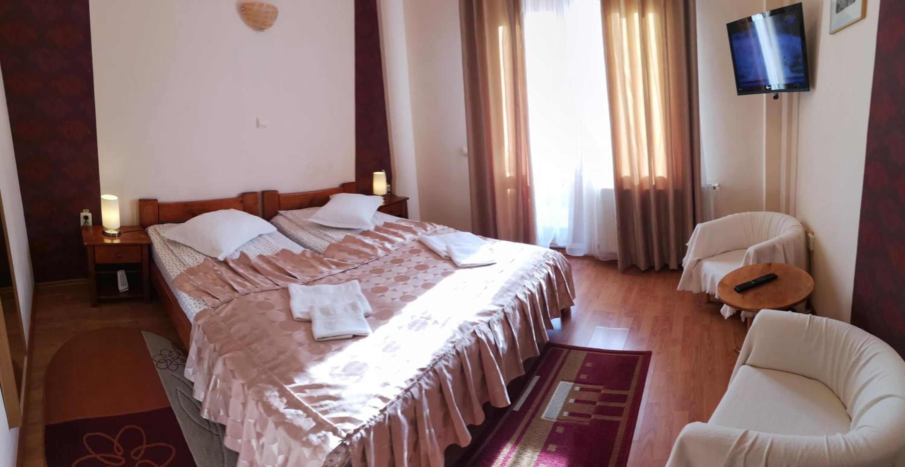 Twin Room - Photo 16