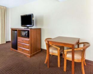 King Room - Non Smoking photo 1