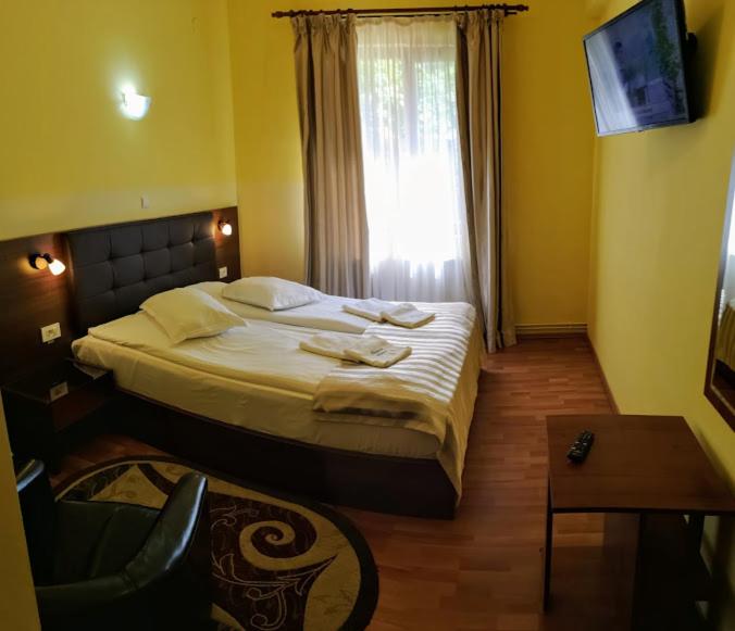 Standard Double Room - Photo 2