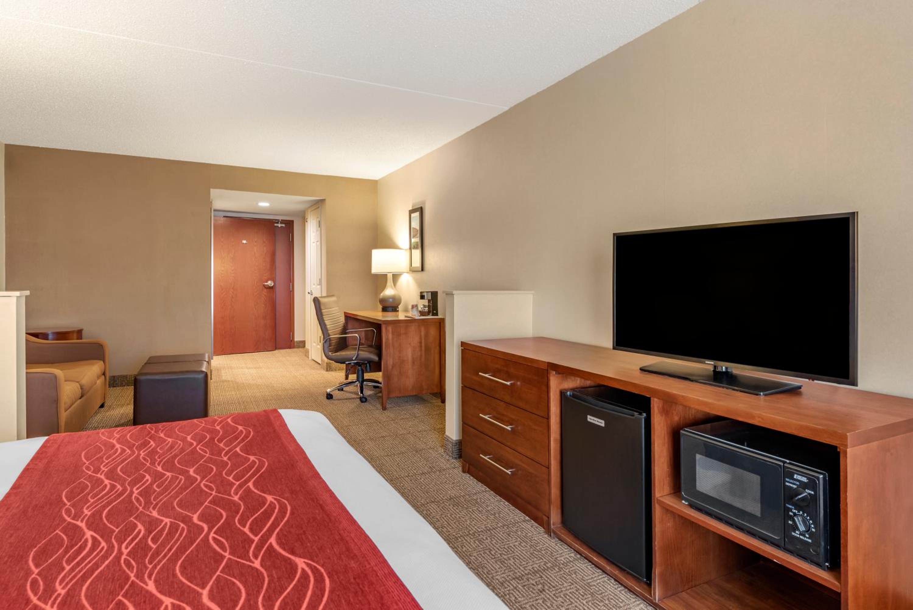 King Suite - Accessible/Non-Smoking - Photo 2