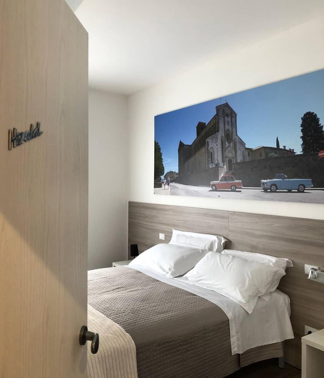 Double or Twin Room photo 3