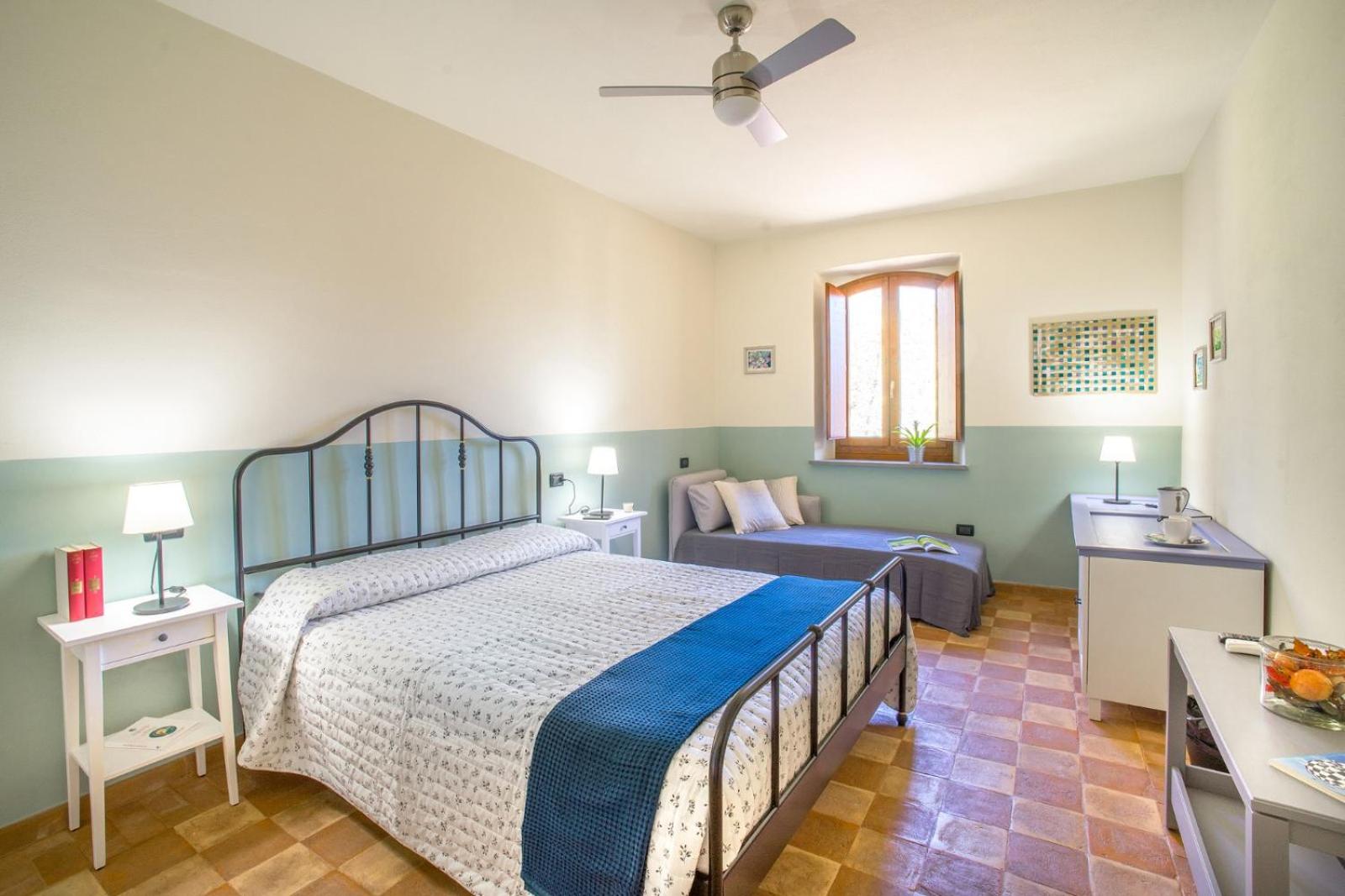 Double Room - Photo 7