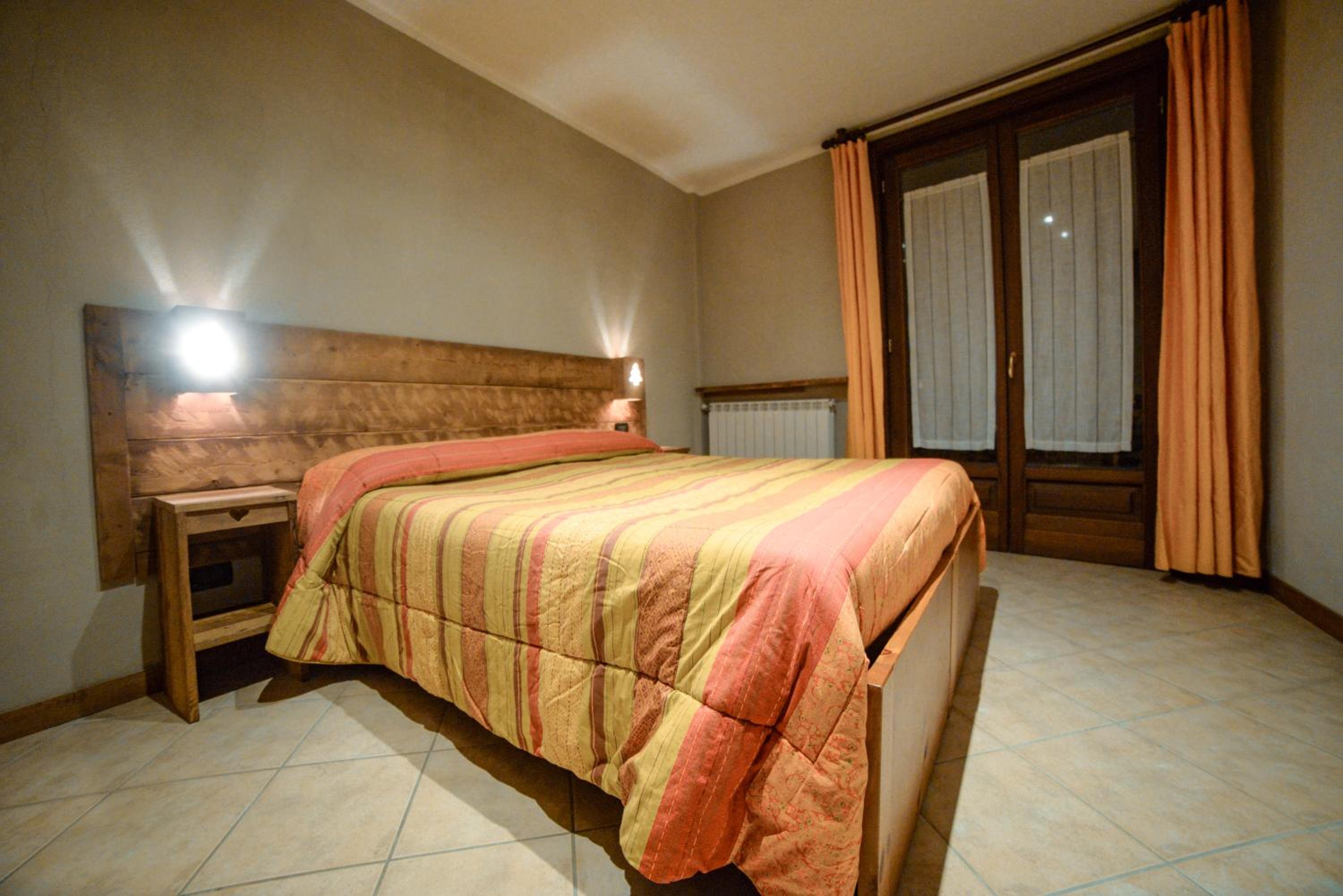 One-Bedroom Apartment (6 Adults) - Photo 7