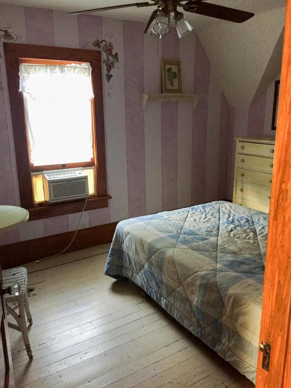 Five-Bedroom House photo 3