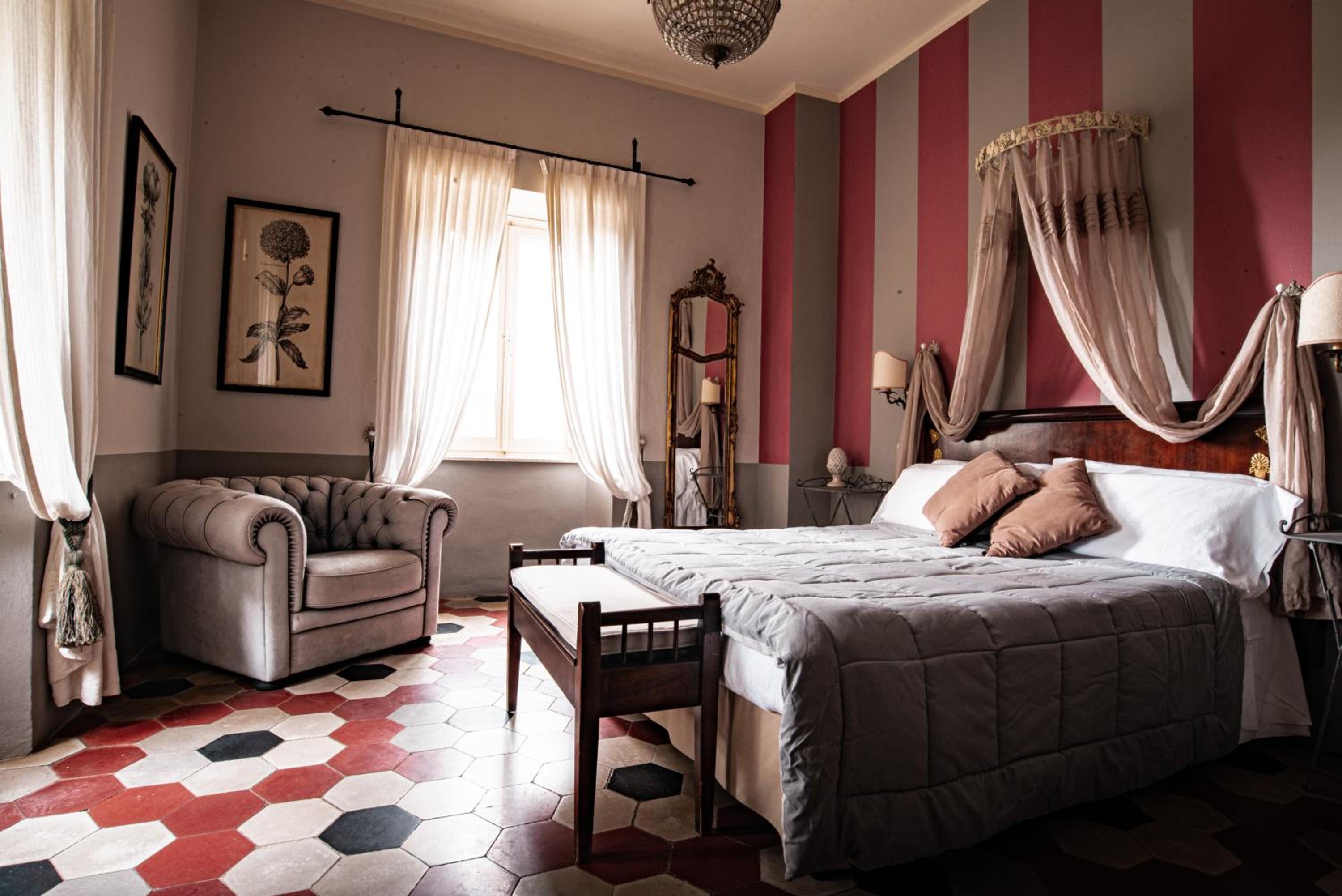 Junior Suite (2 Adults) with Spa Access - Photo 9