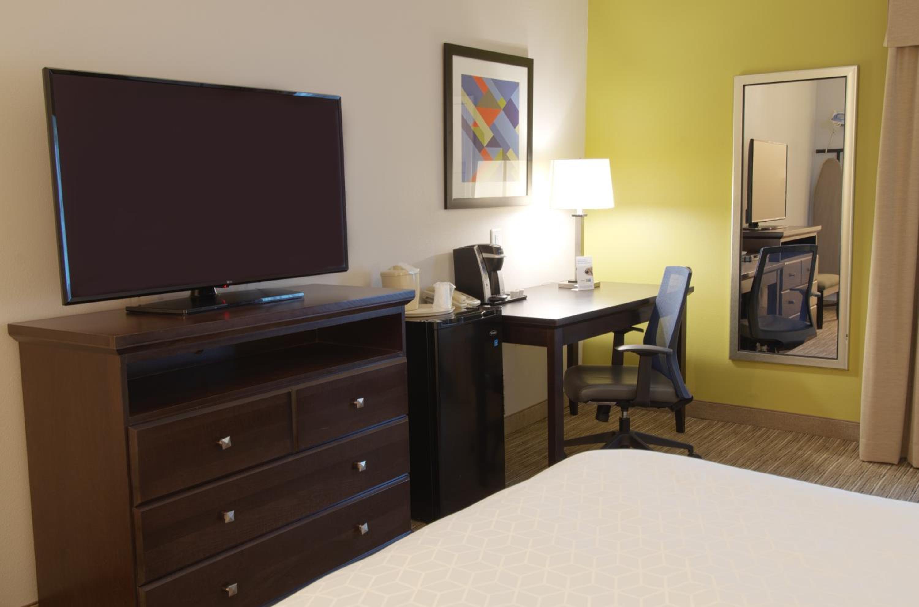 Standard King Room - Photo 3