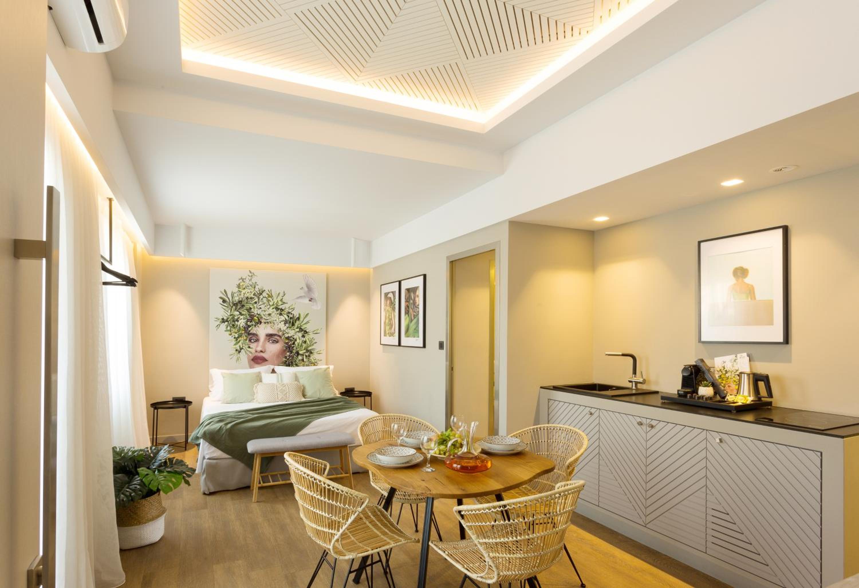 Executive Suite - Photo 5