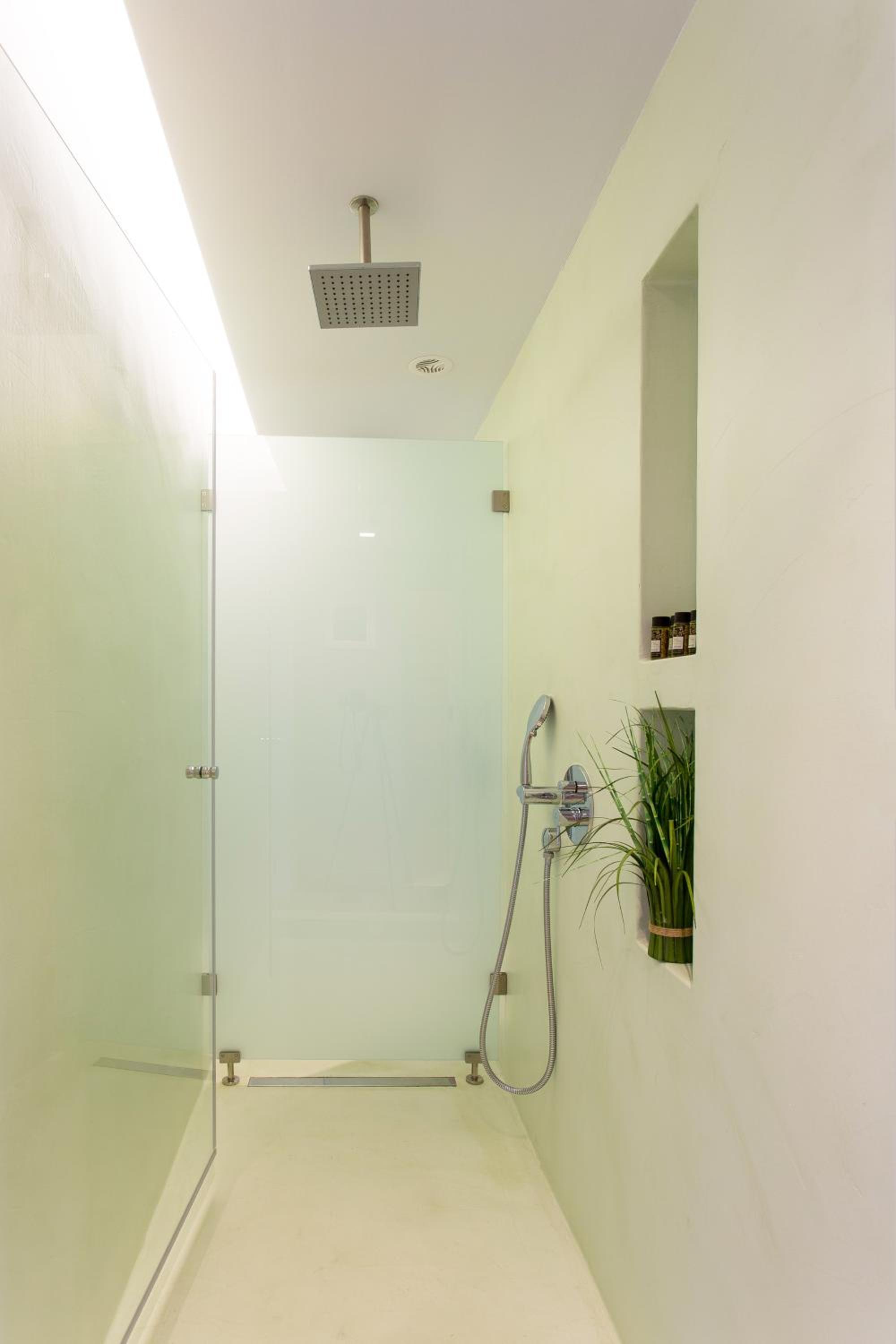 Executive Suite - Photo 3