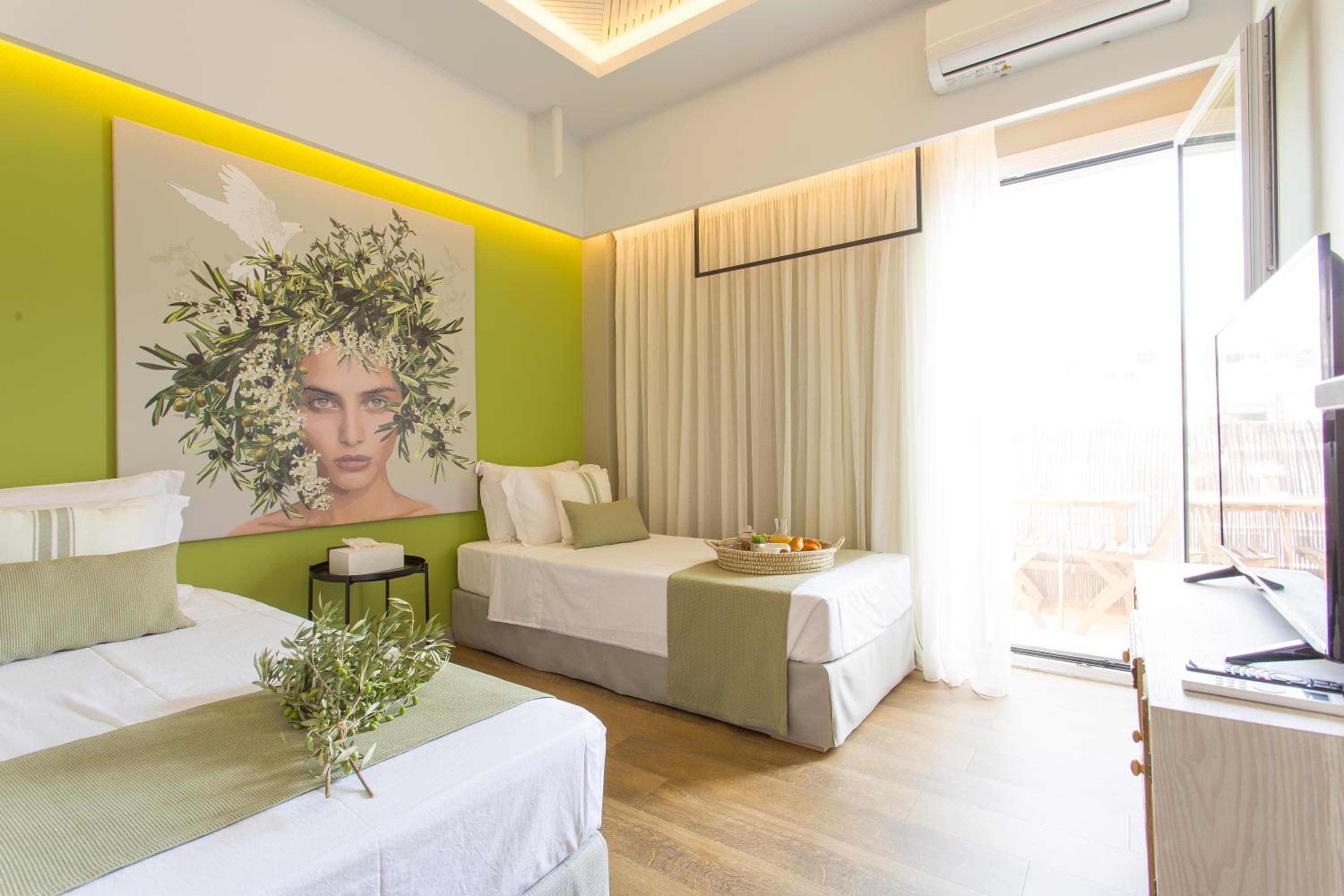 Executive Suite - Photo 8