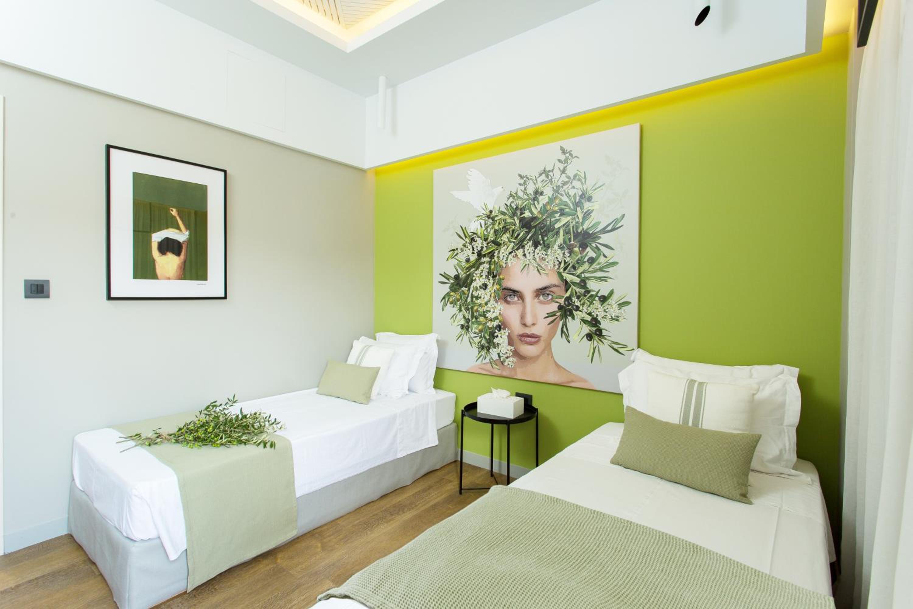 Executive Suite - Photo 9