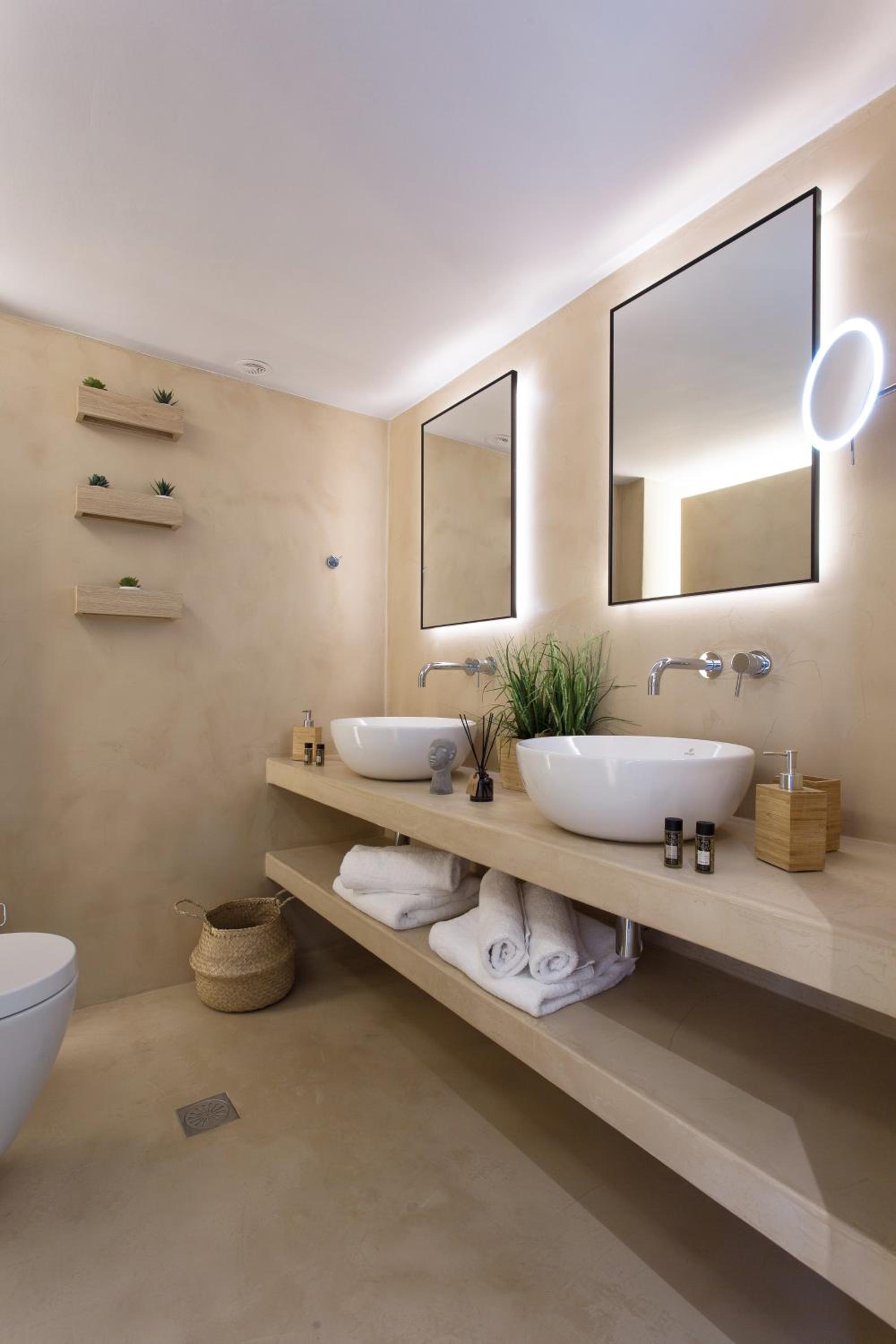 Executive Suite - Photo 14