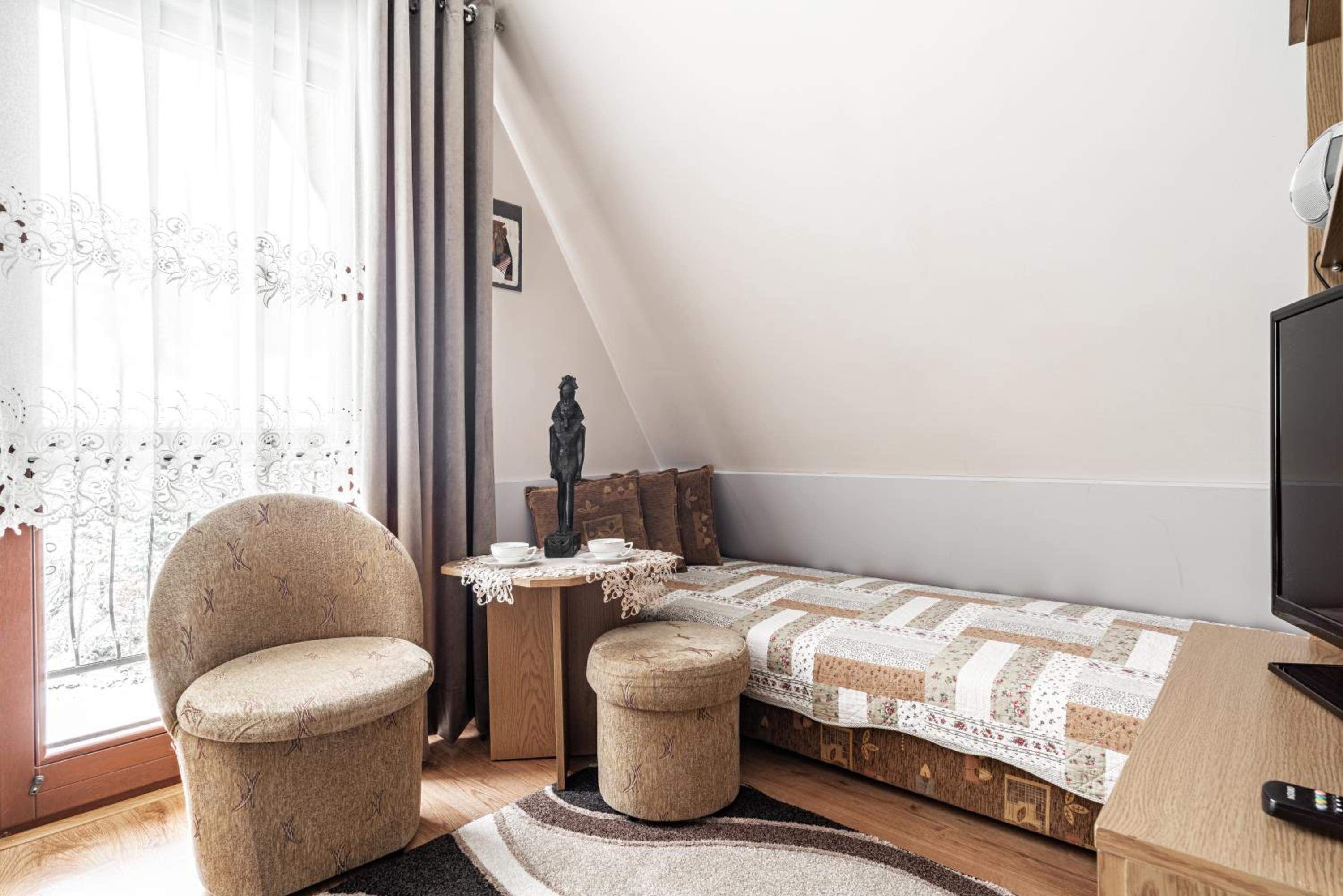 Family Room with Balcony (2 Adults + 2 Children)