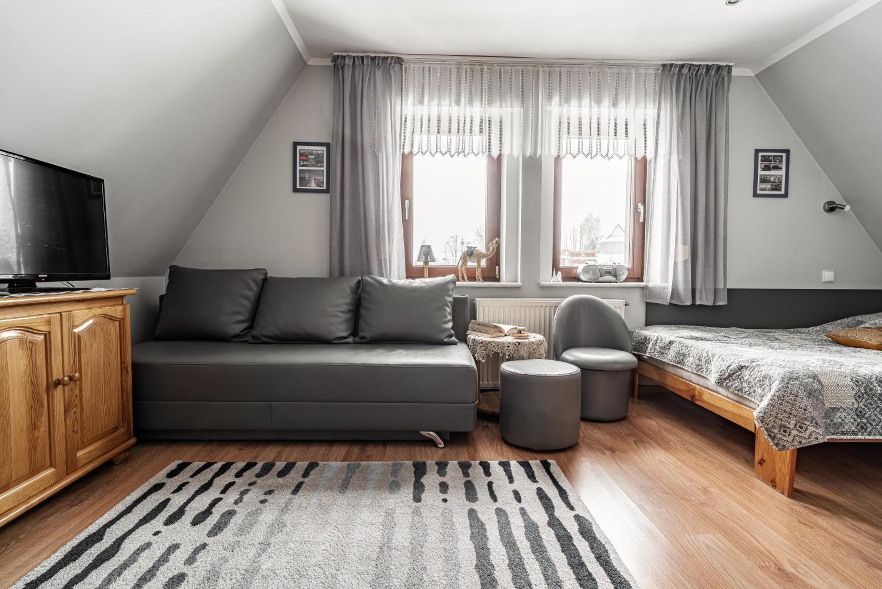 Family Room with Mountain View photo 1