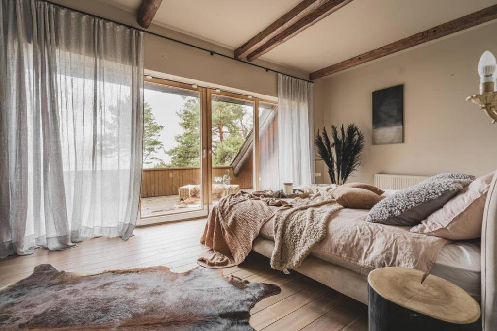 Seven-Bedroom House photo 1