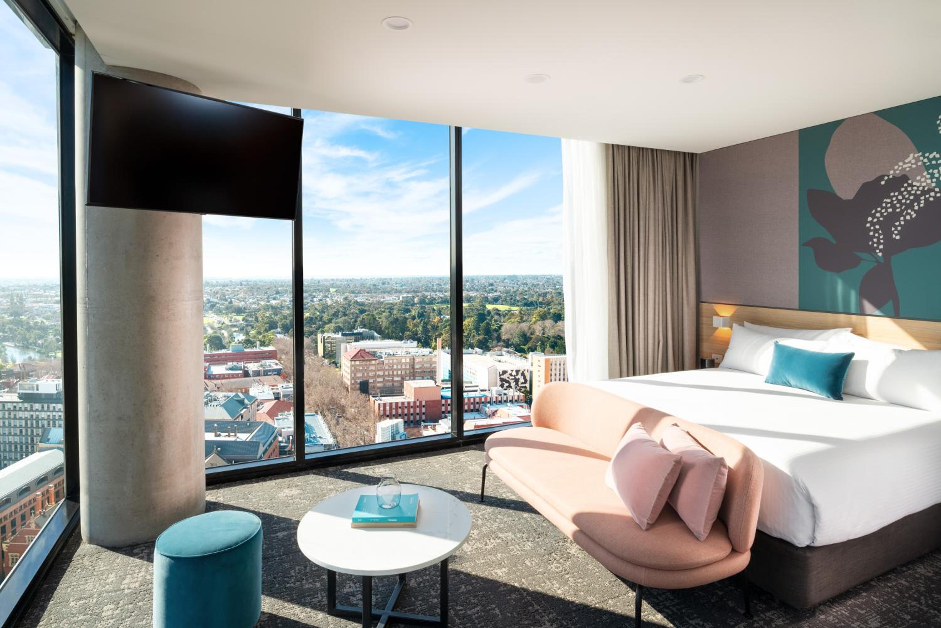 Junior King Suite with City View - Photo 13