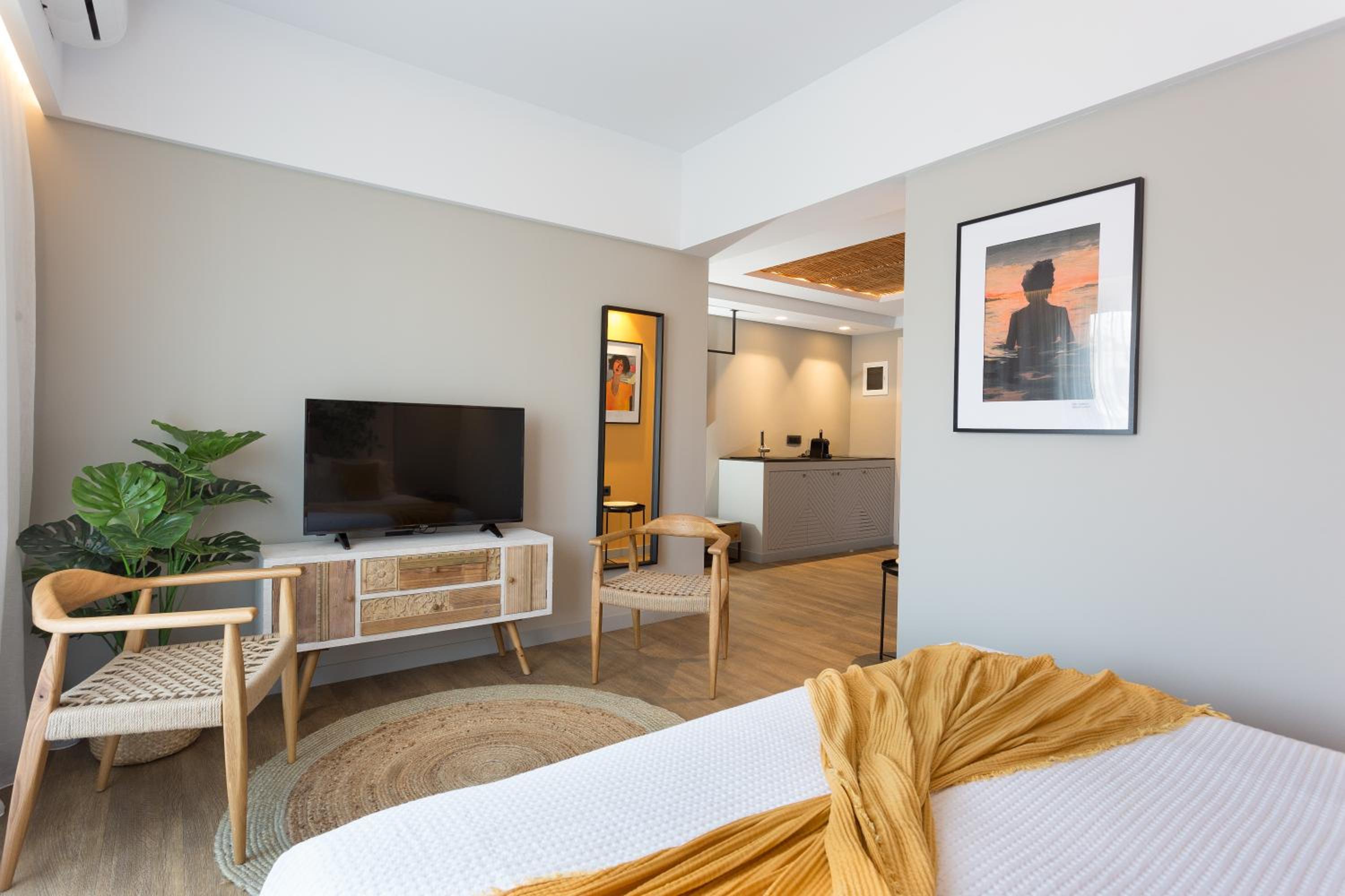 Superior Deluxe Double or Twin Room  - Photo 9