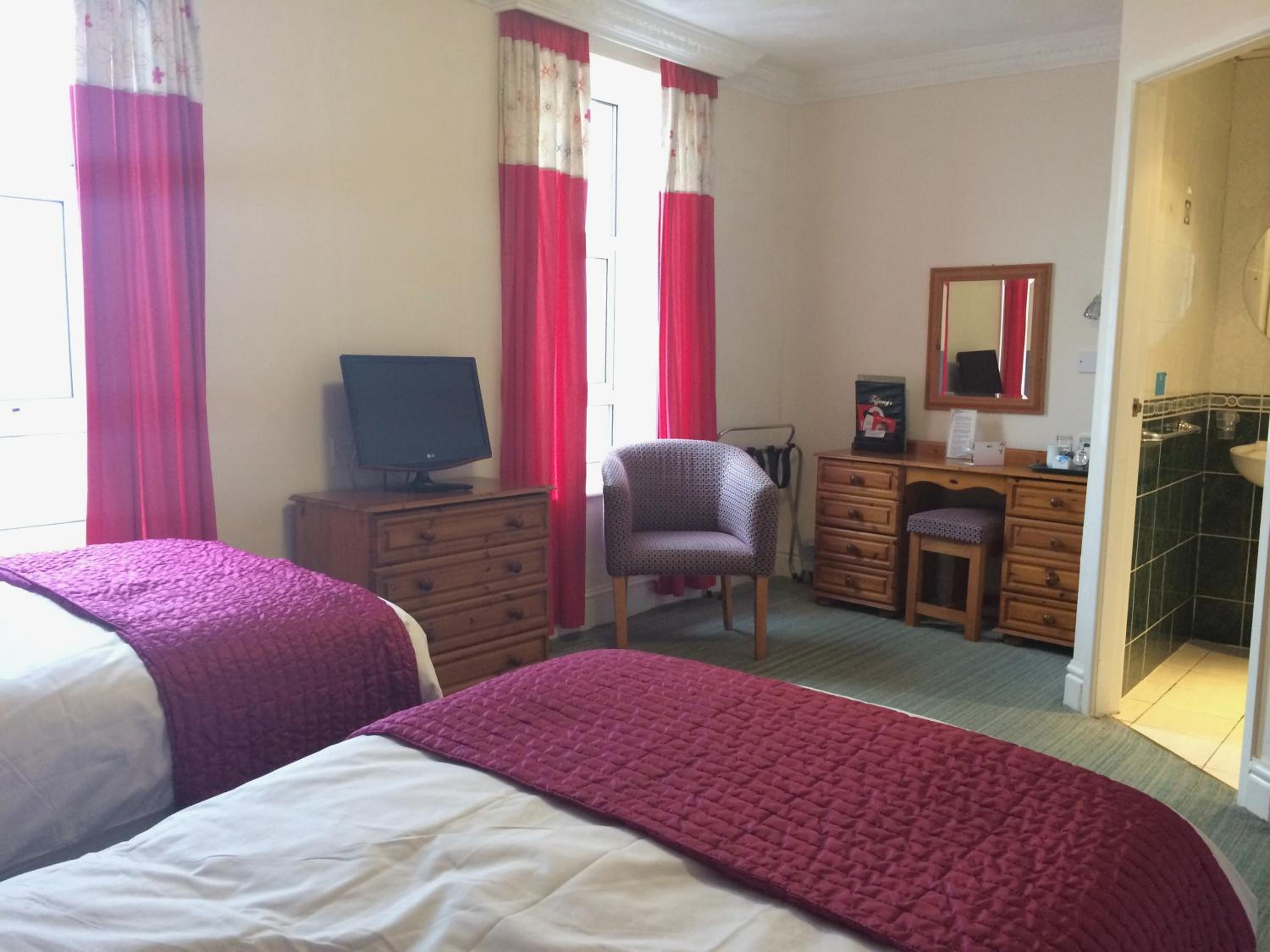 Twin Room - Photo 3