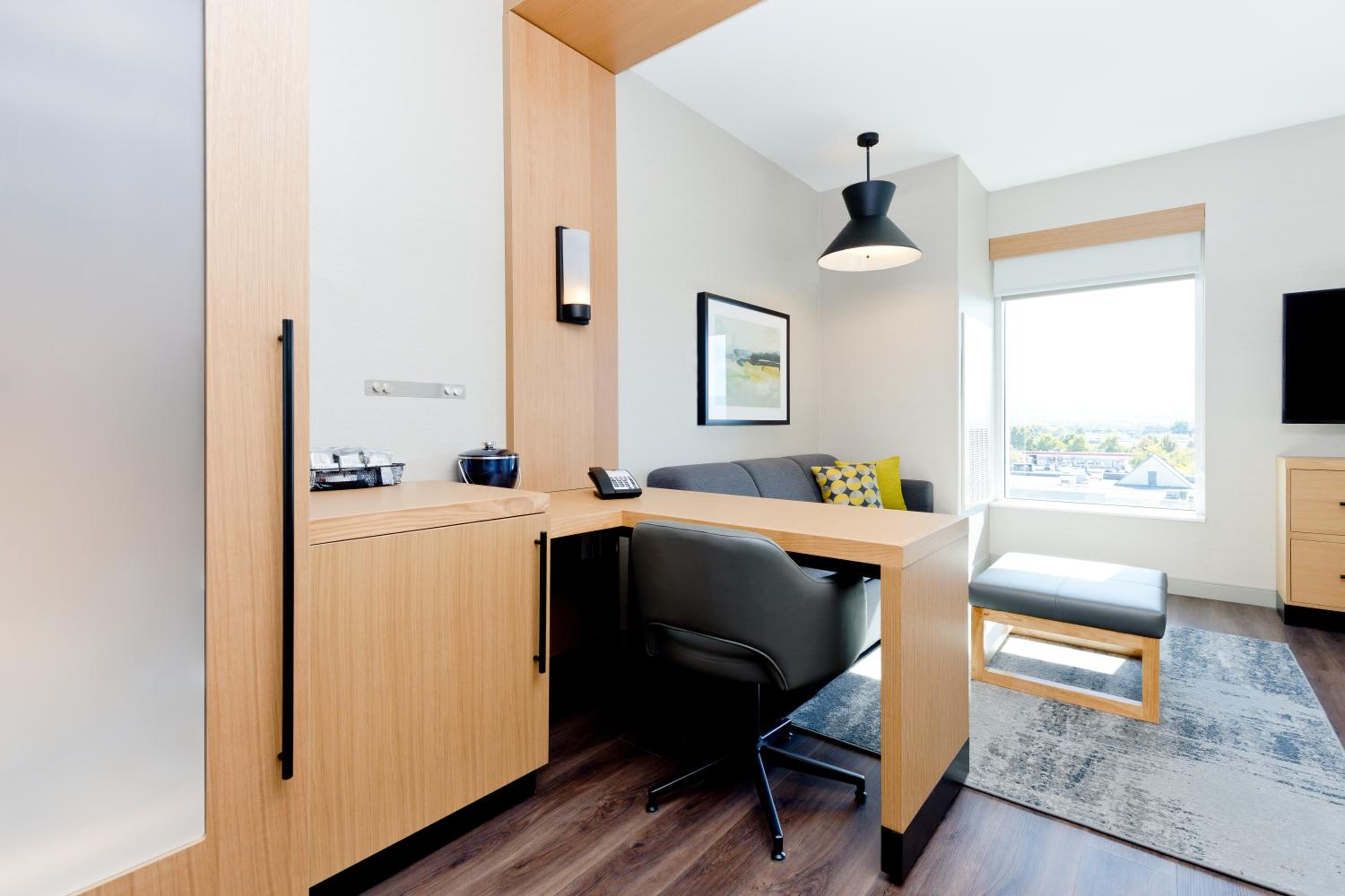 King Room with Sofa Bed - High Floor - Photo 6
