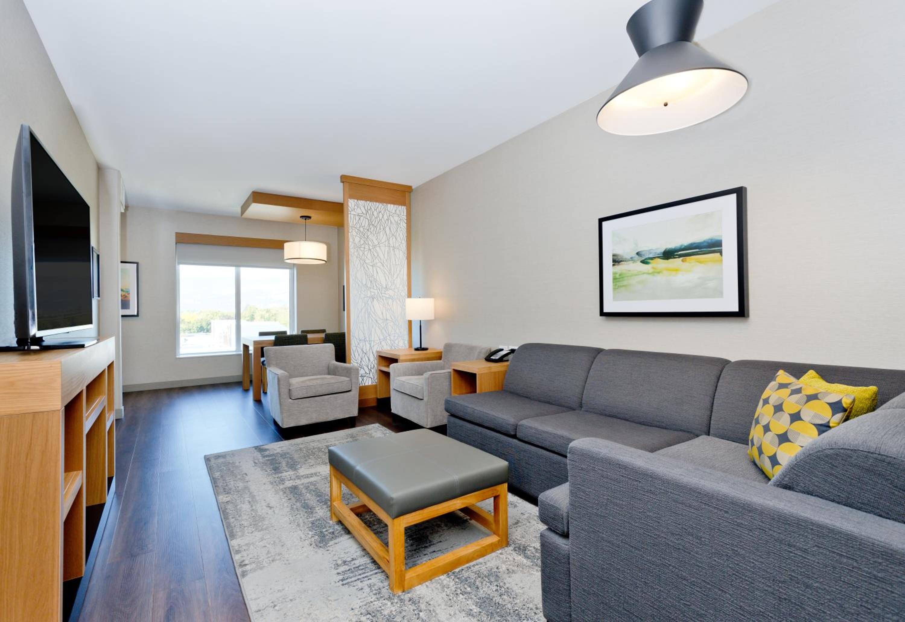 King Suite with Sofa Bed and Roll-In Shower - Disability Access - Photo 1