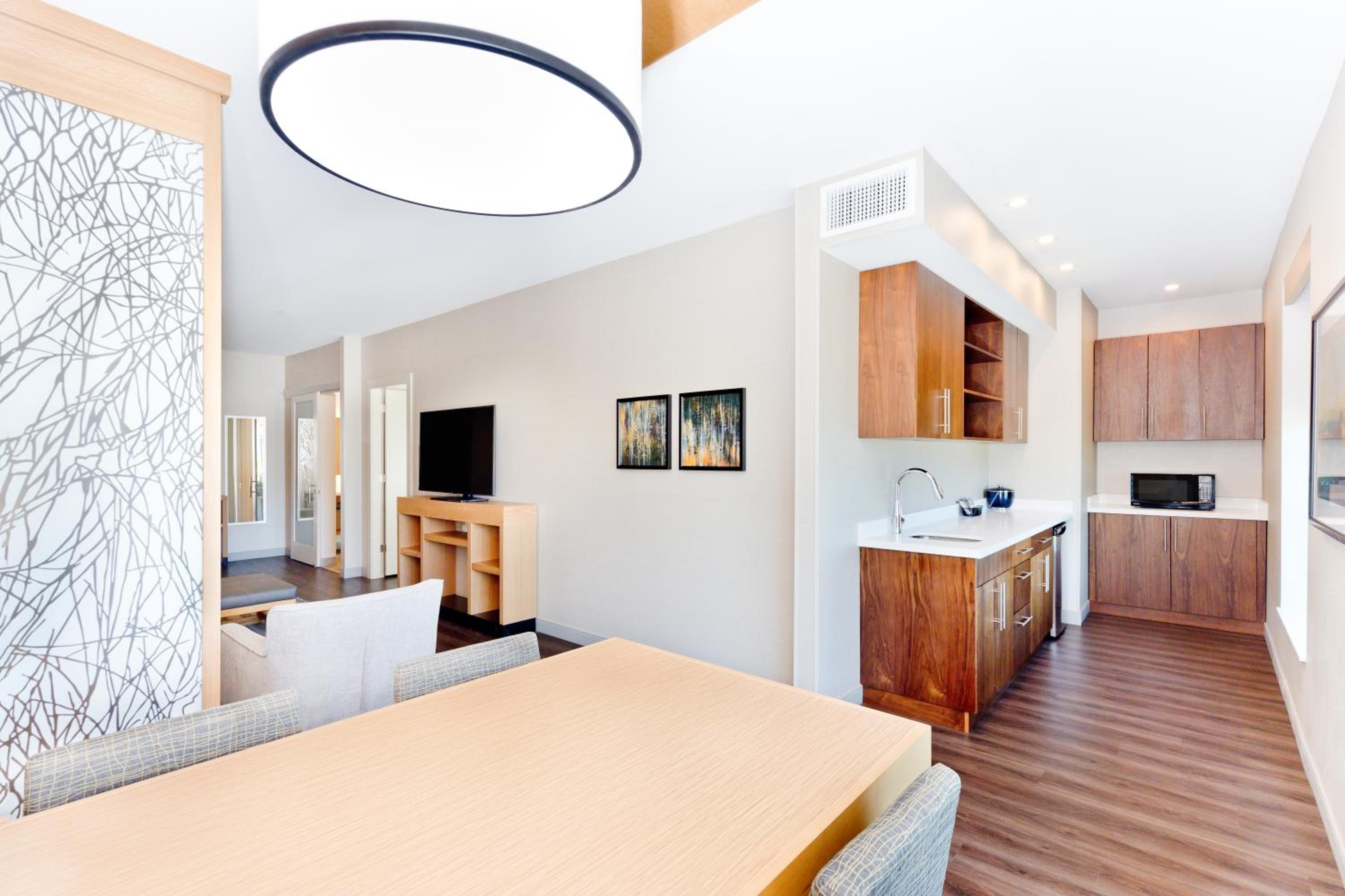 King Suite with Sofa Bed and Roll-In Shower - Disability Access - Photo 4