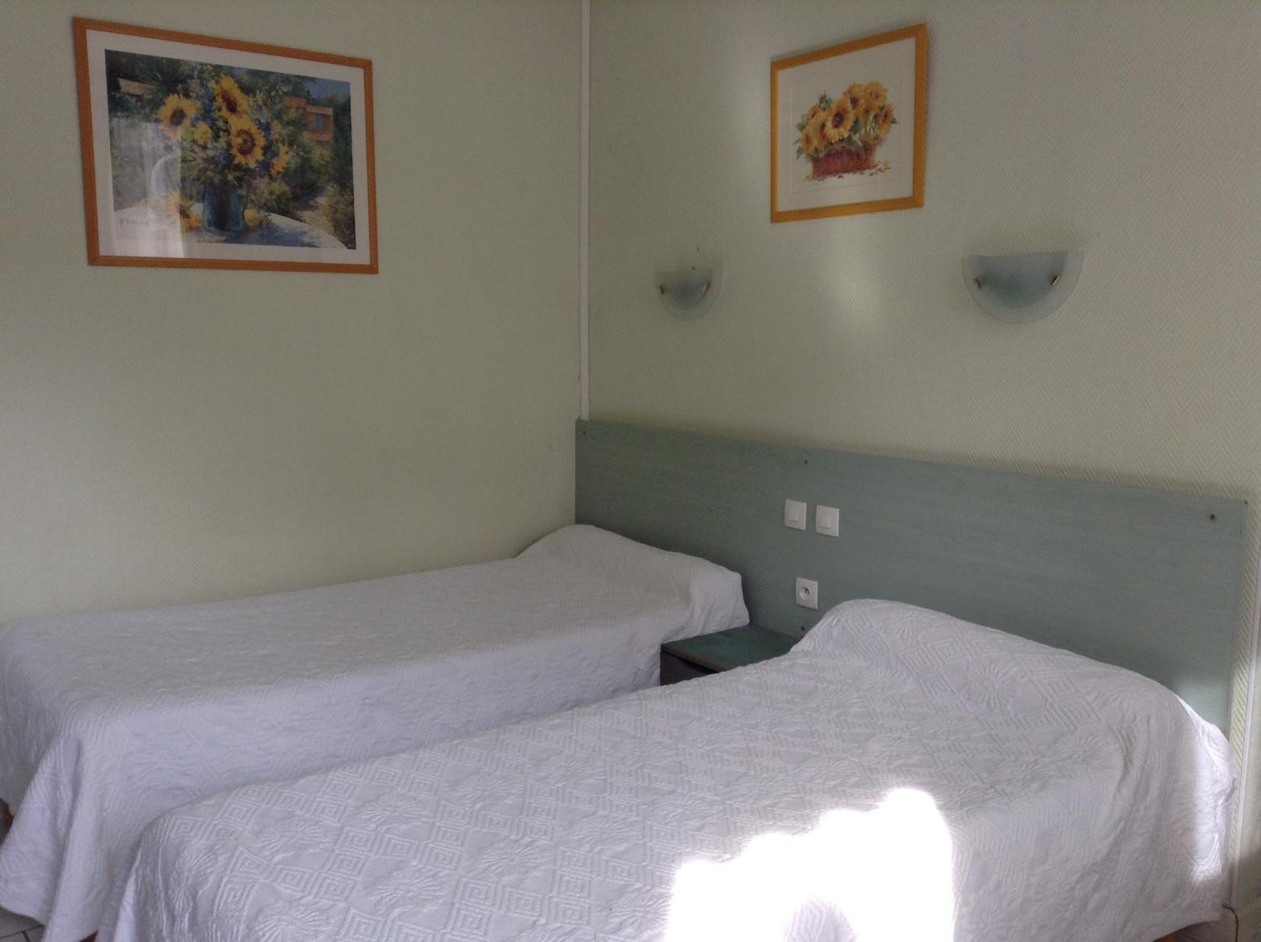 Twin Room - Photo 5