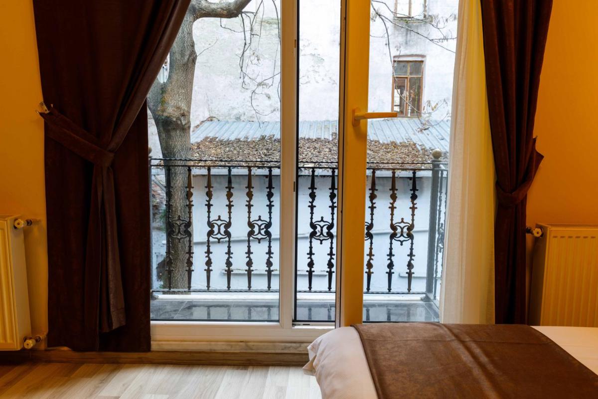Deluxe Double Room with Balcony photo 3