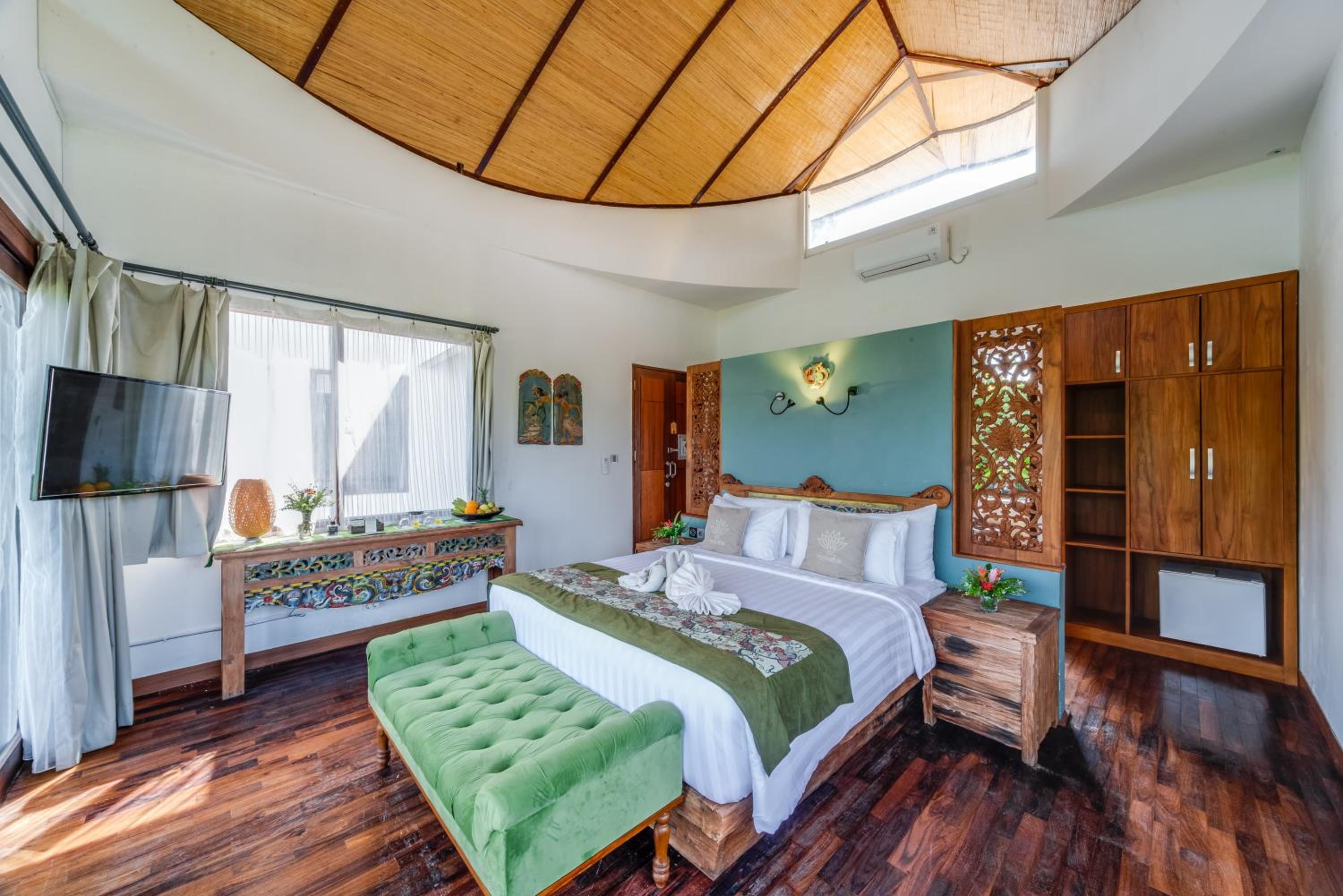 Deluxe Villa With Pool Access