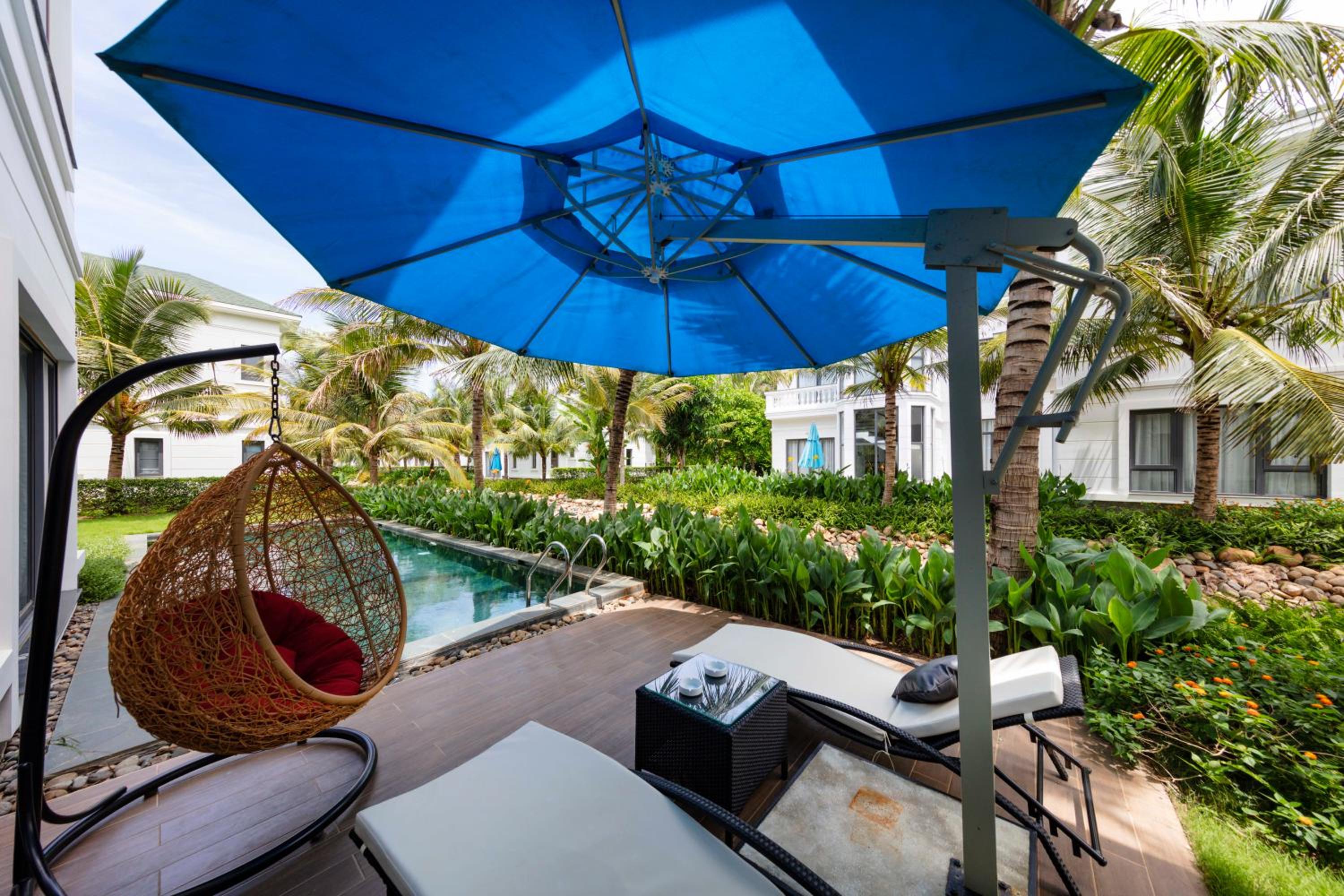 Three-Bedroom Villa with Private Pool and Garden View - Photo 8